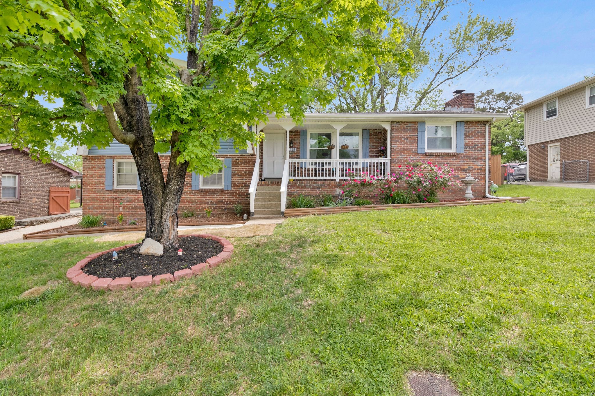 2925 Brantley Dr