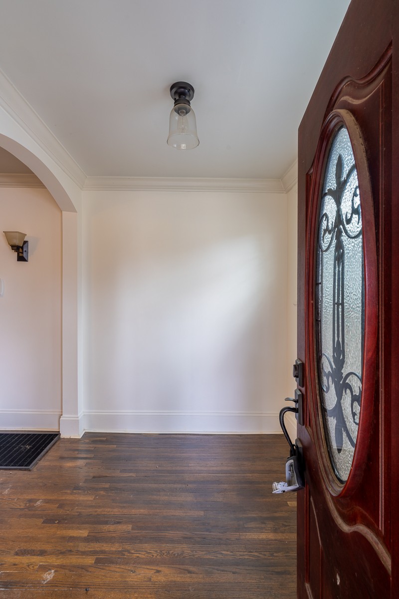 1534 Douglas Ave