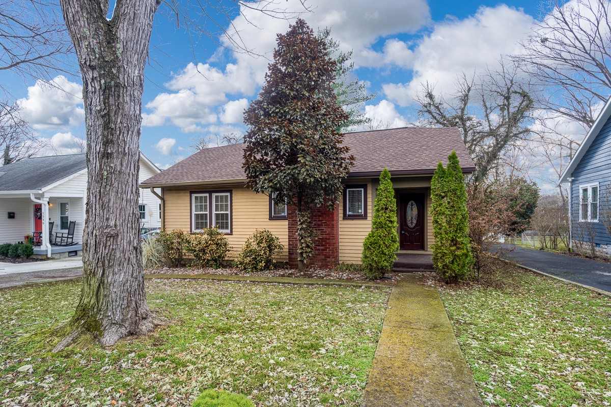 1534 Douglas Ave