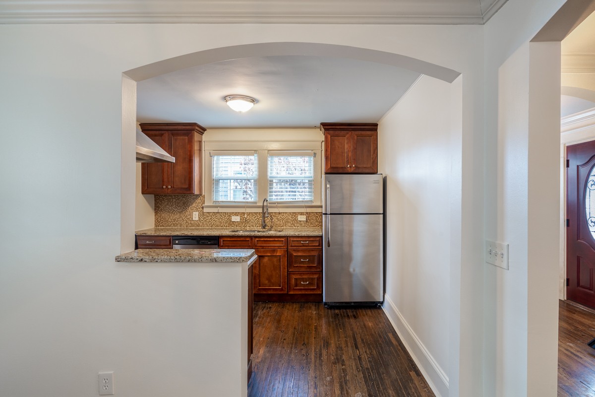 1534 Douglas Ave