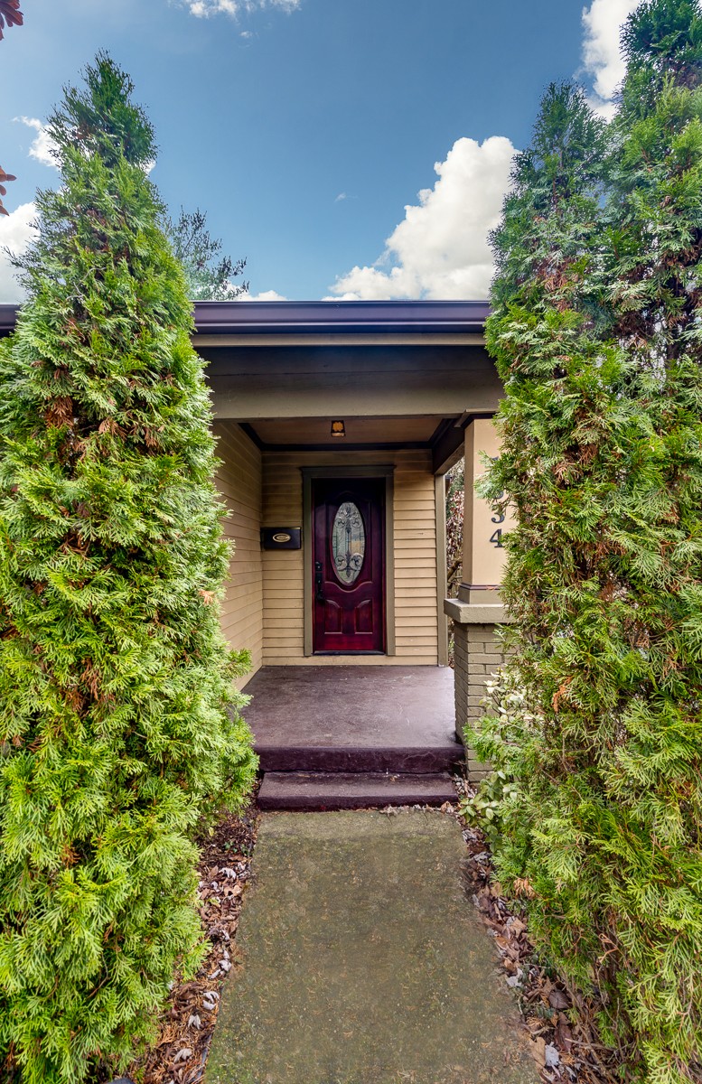 1534 Douglas Ave