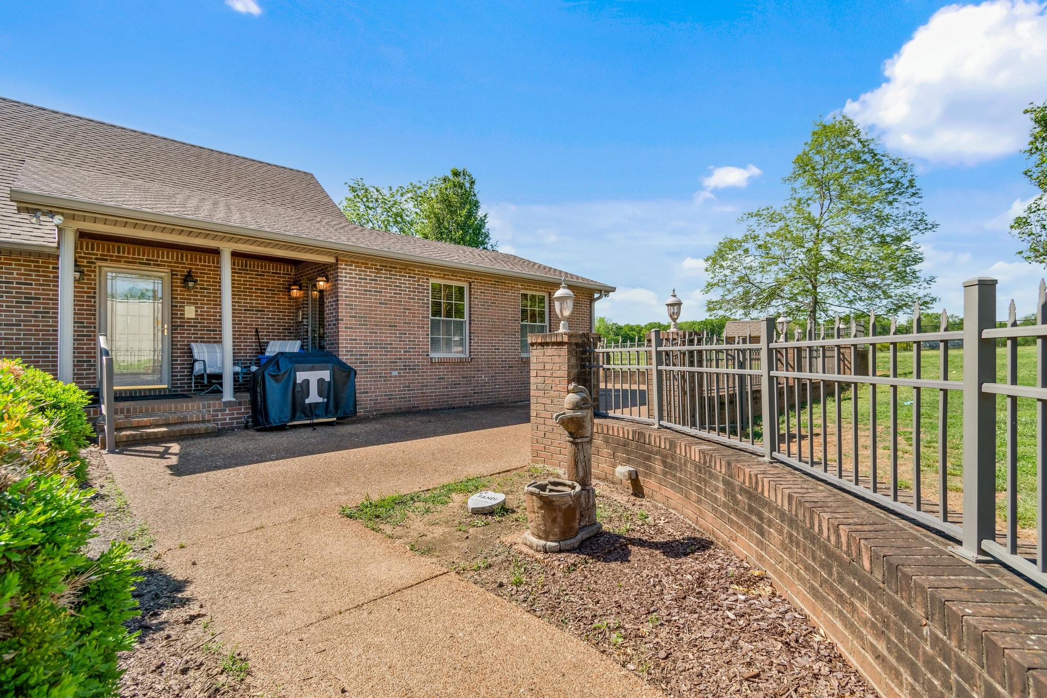 1021 John Windrow Rd