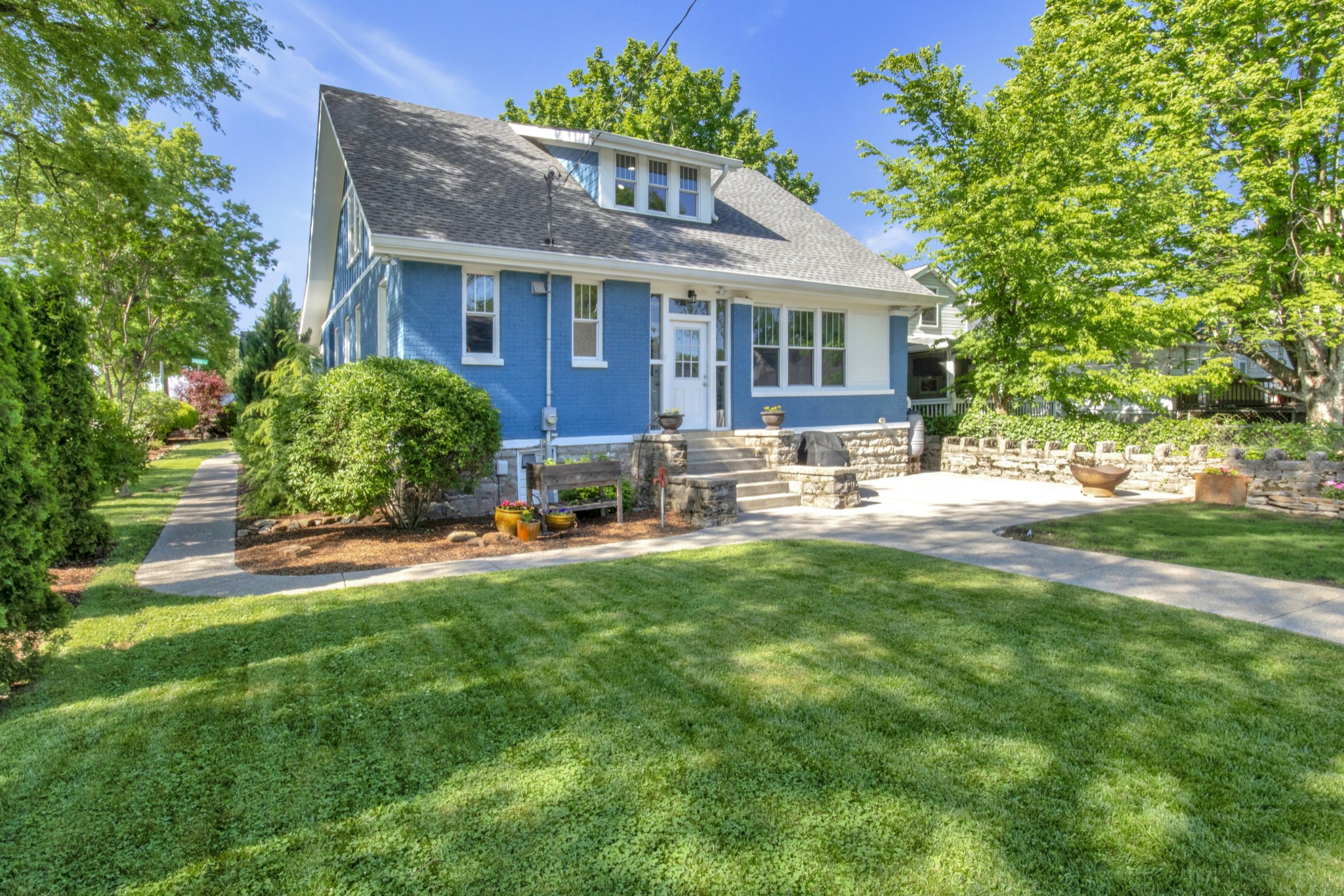 4511 Dakota Ave