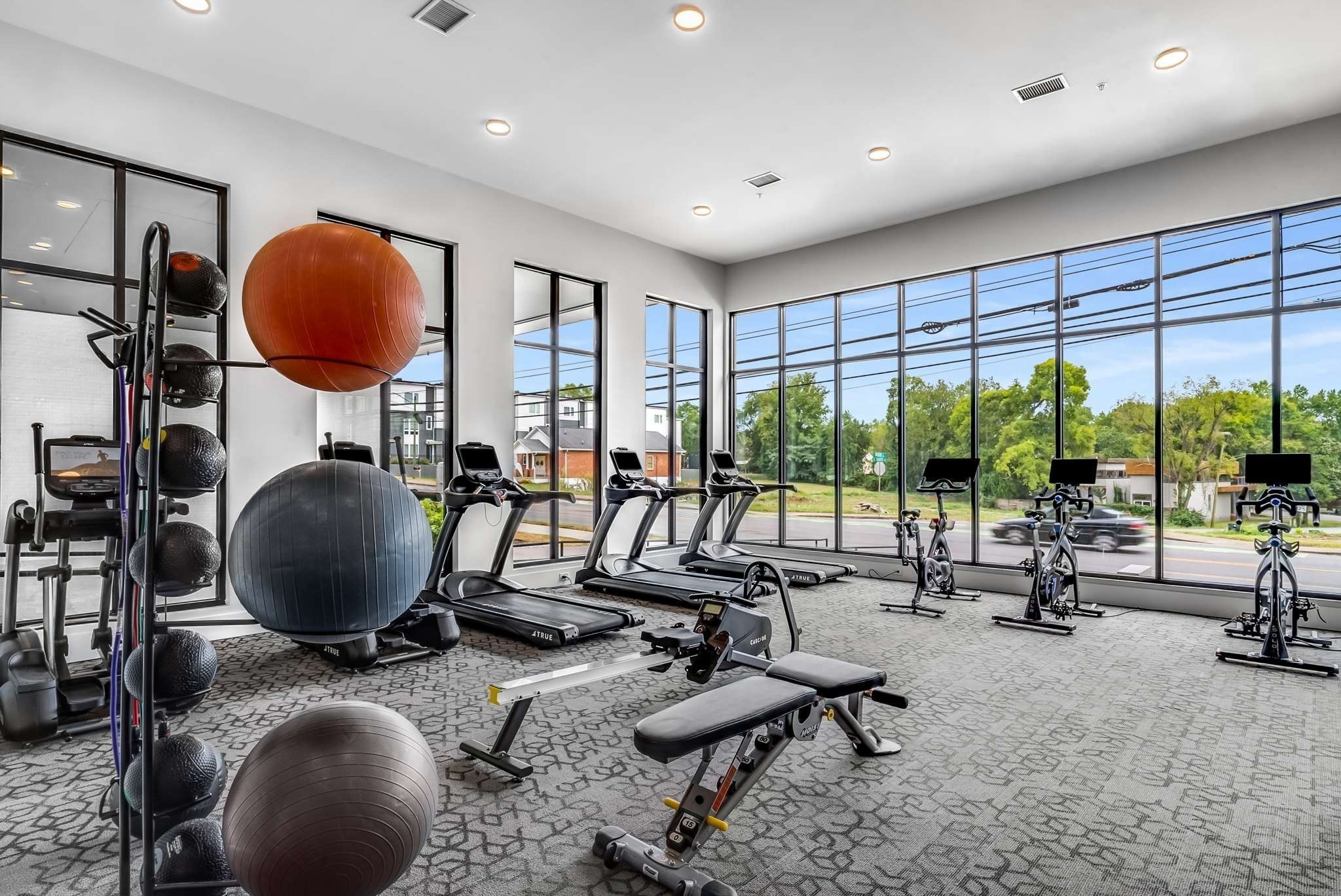 1041 E Trinity Ln Unit: 414