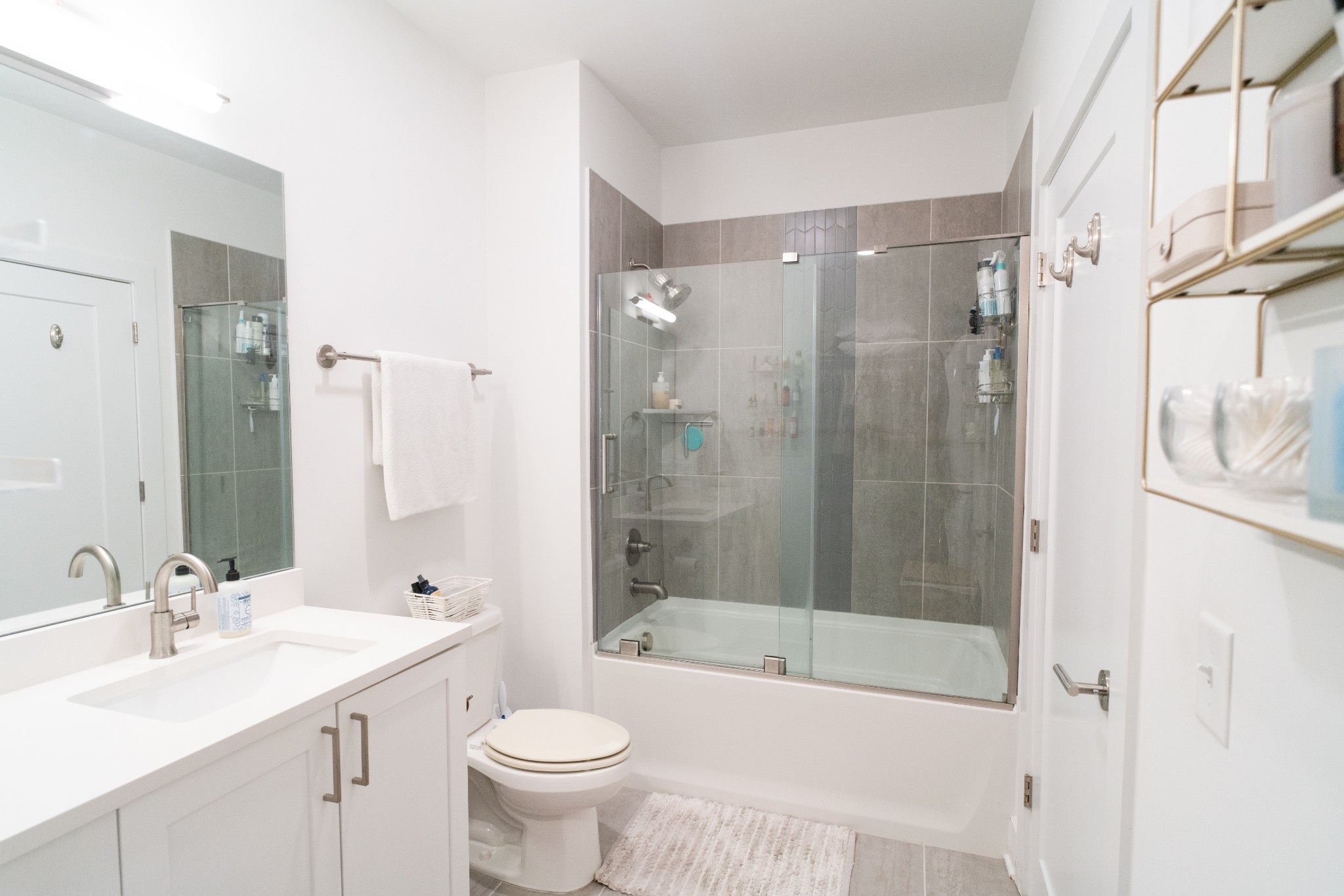 1041 E Trinity Ln Unit: 414