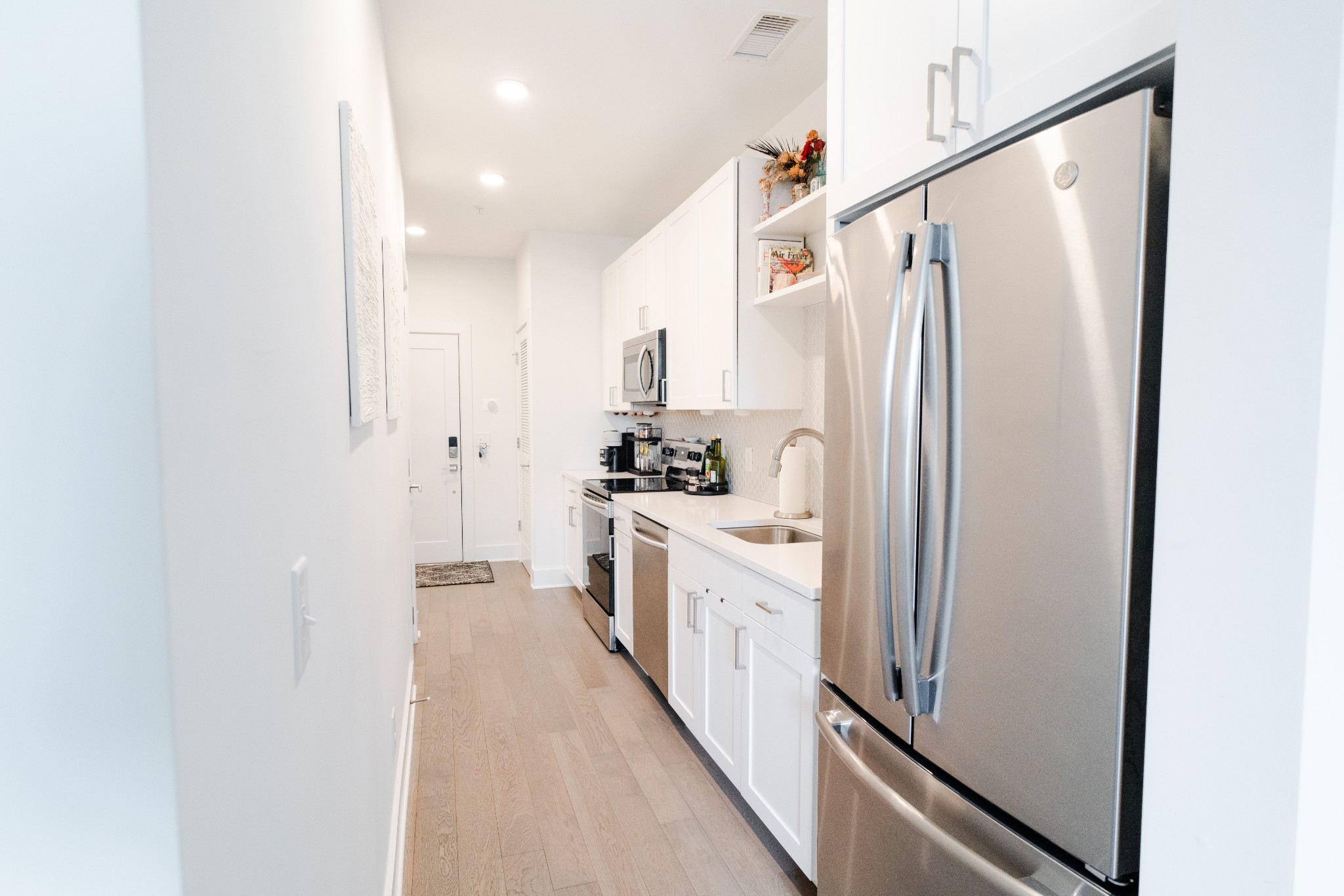 1041 E Trinity Ln Unit: 414