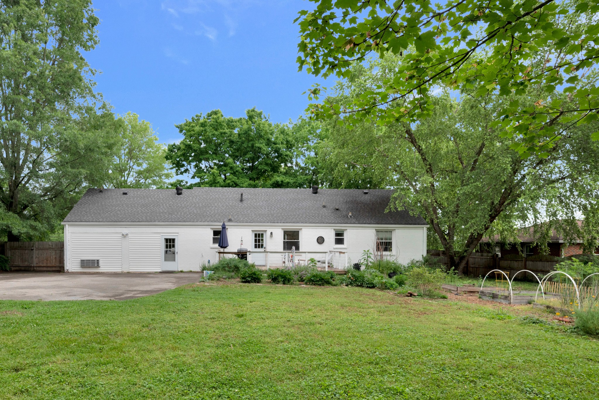 2600 Carter Ave