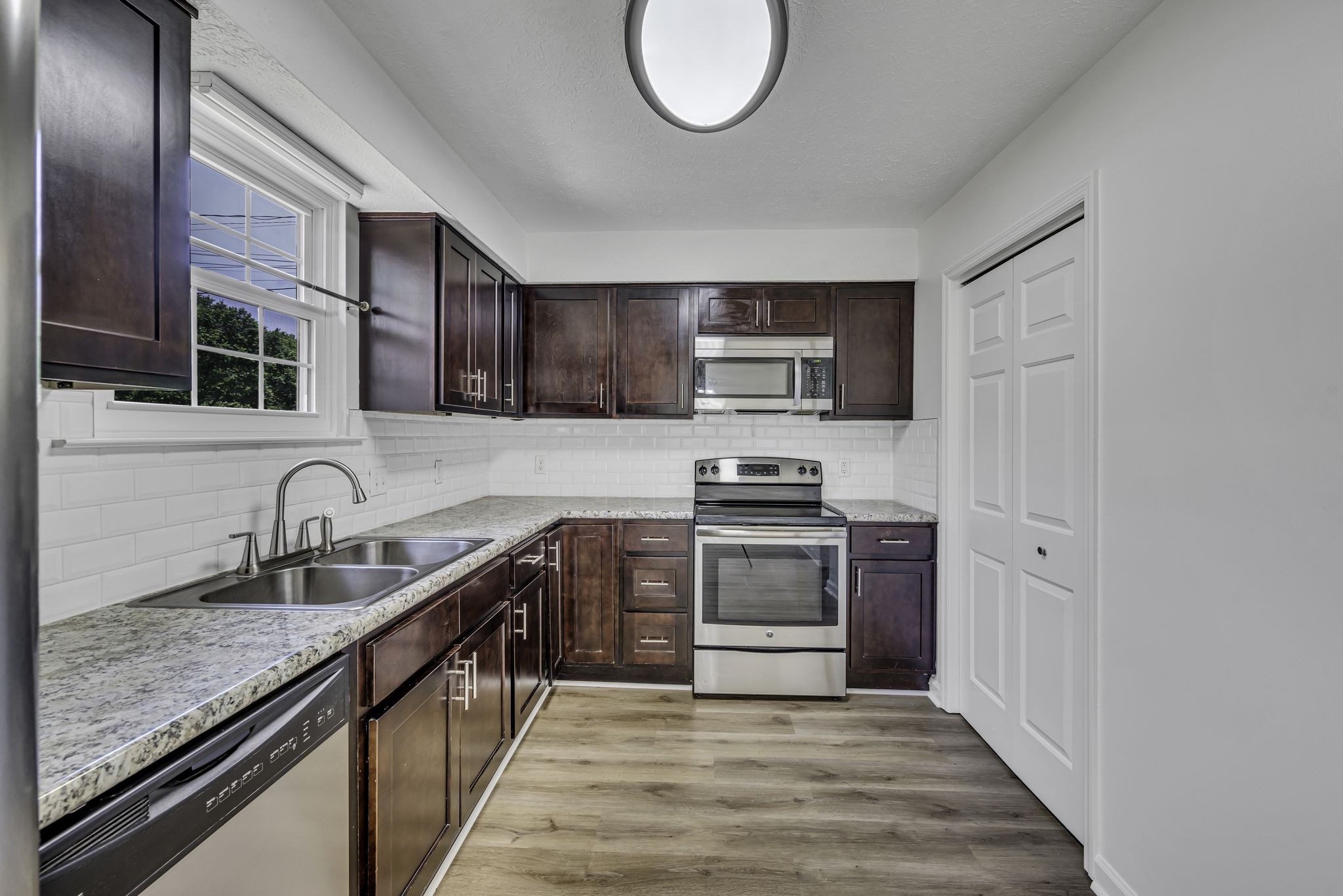 200 Deerpoint Ct
