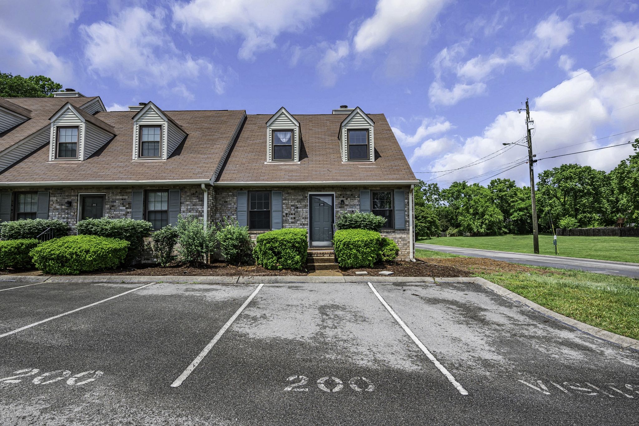 200 Deerpoint Ct