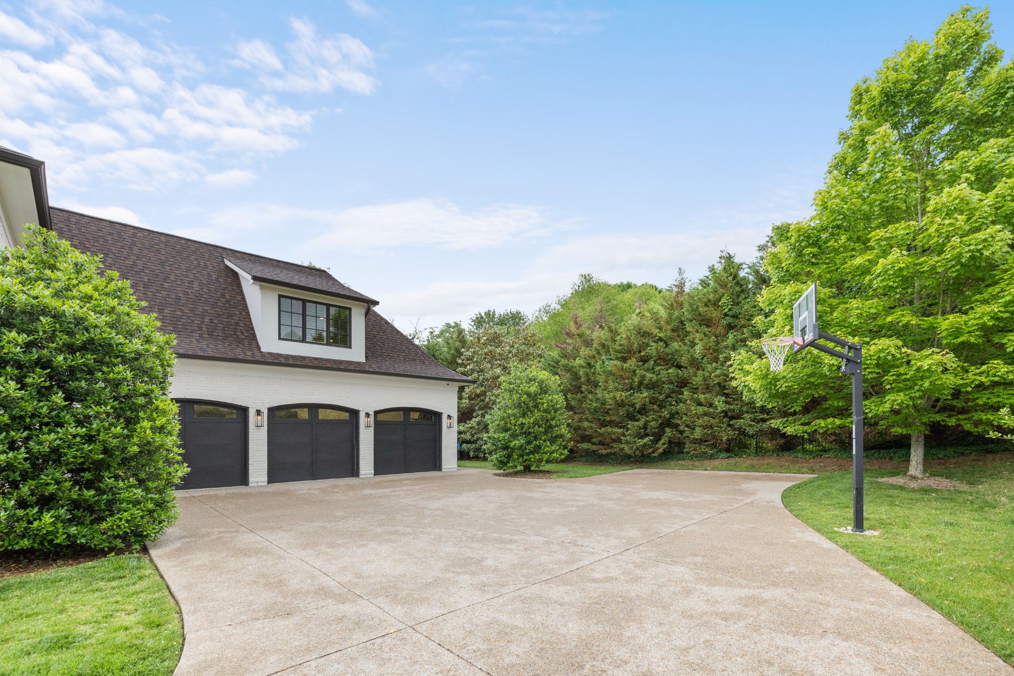 911 Dorset Dr