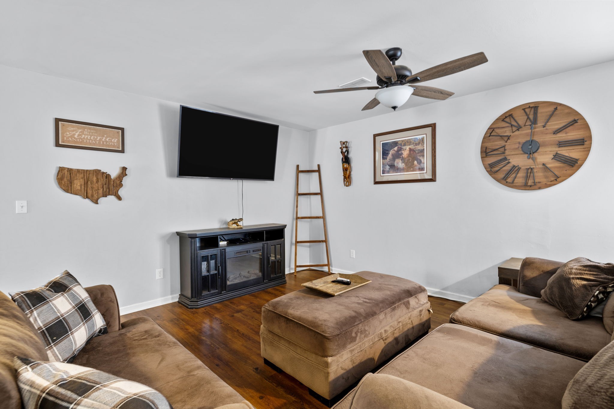 115 Larkway Dr