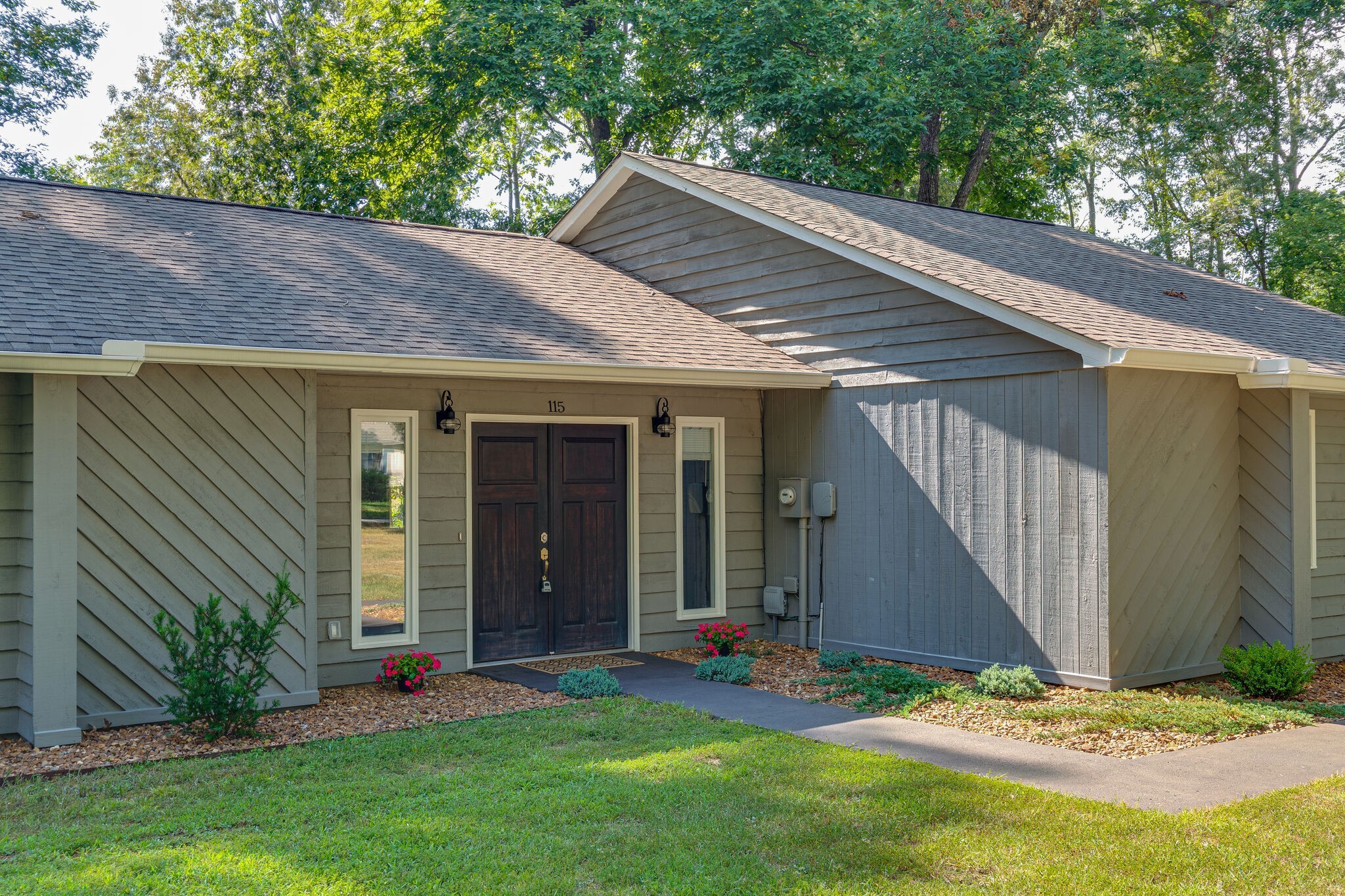 115 Larkway Dr