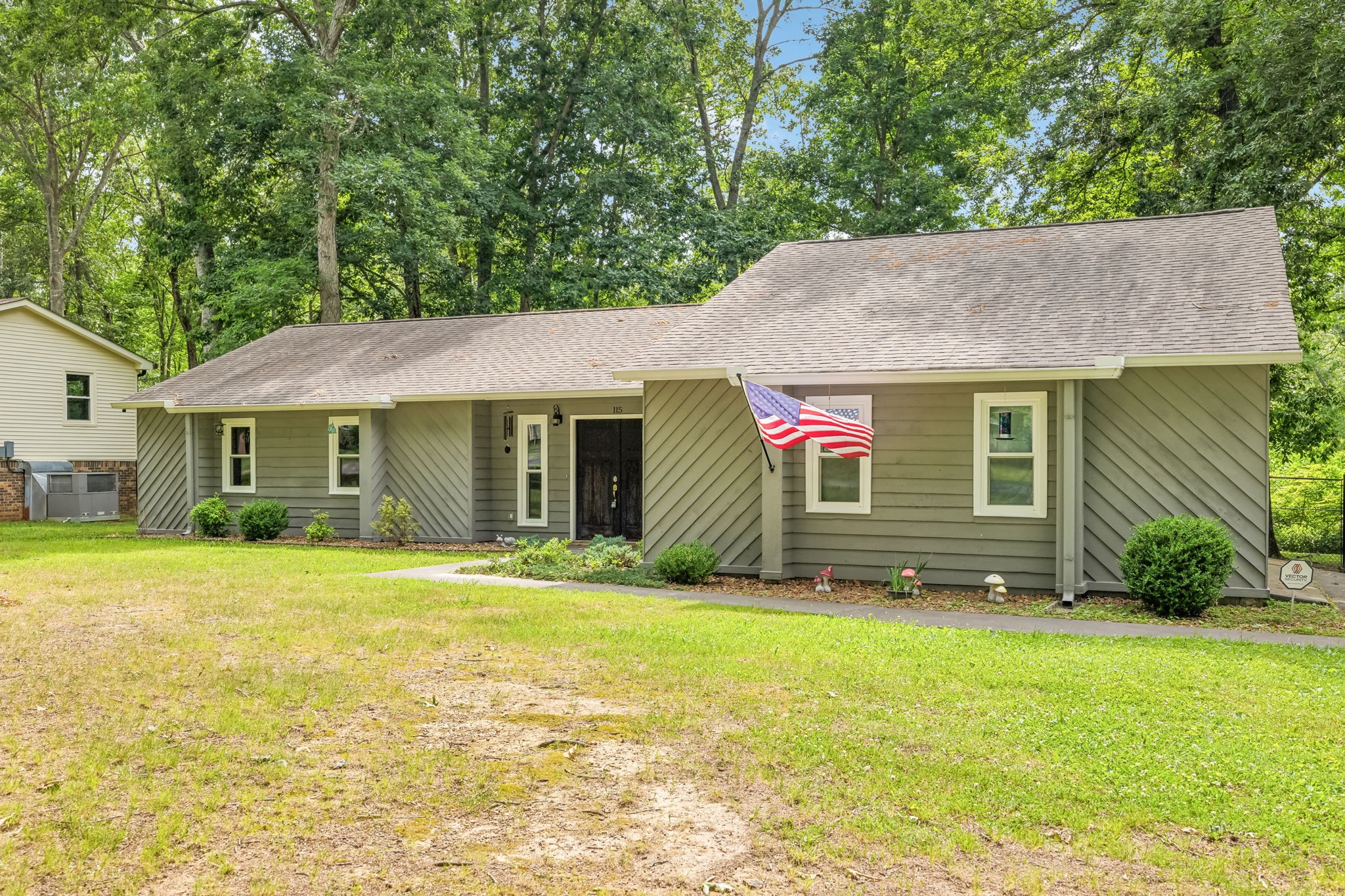 115 Larkway Dr