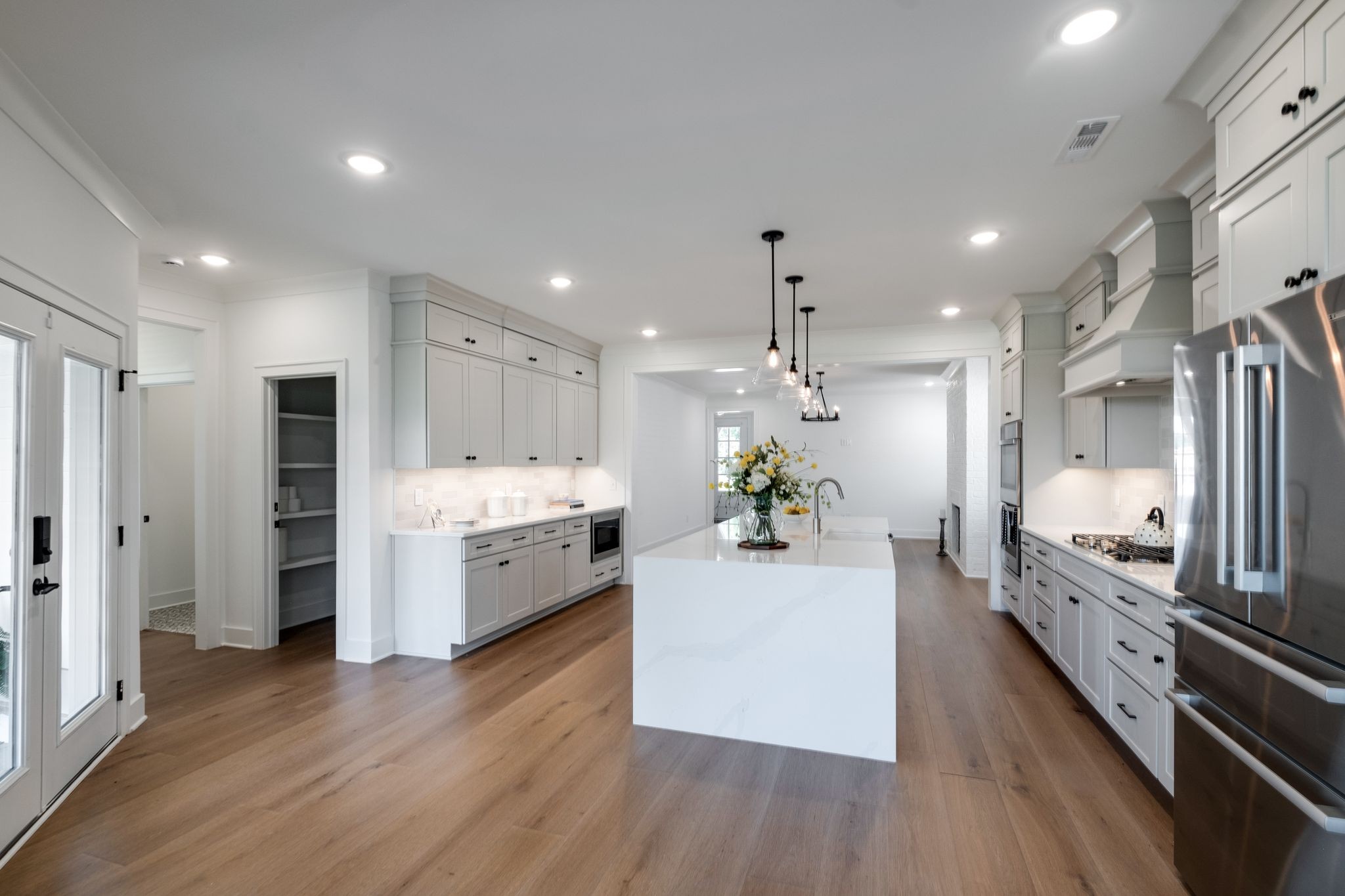 3295 Sassafras Ln