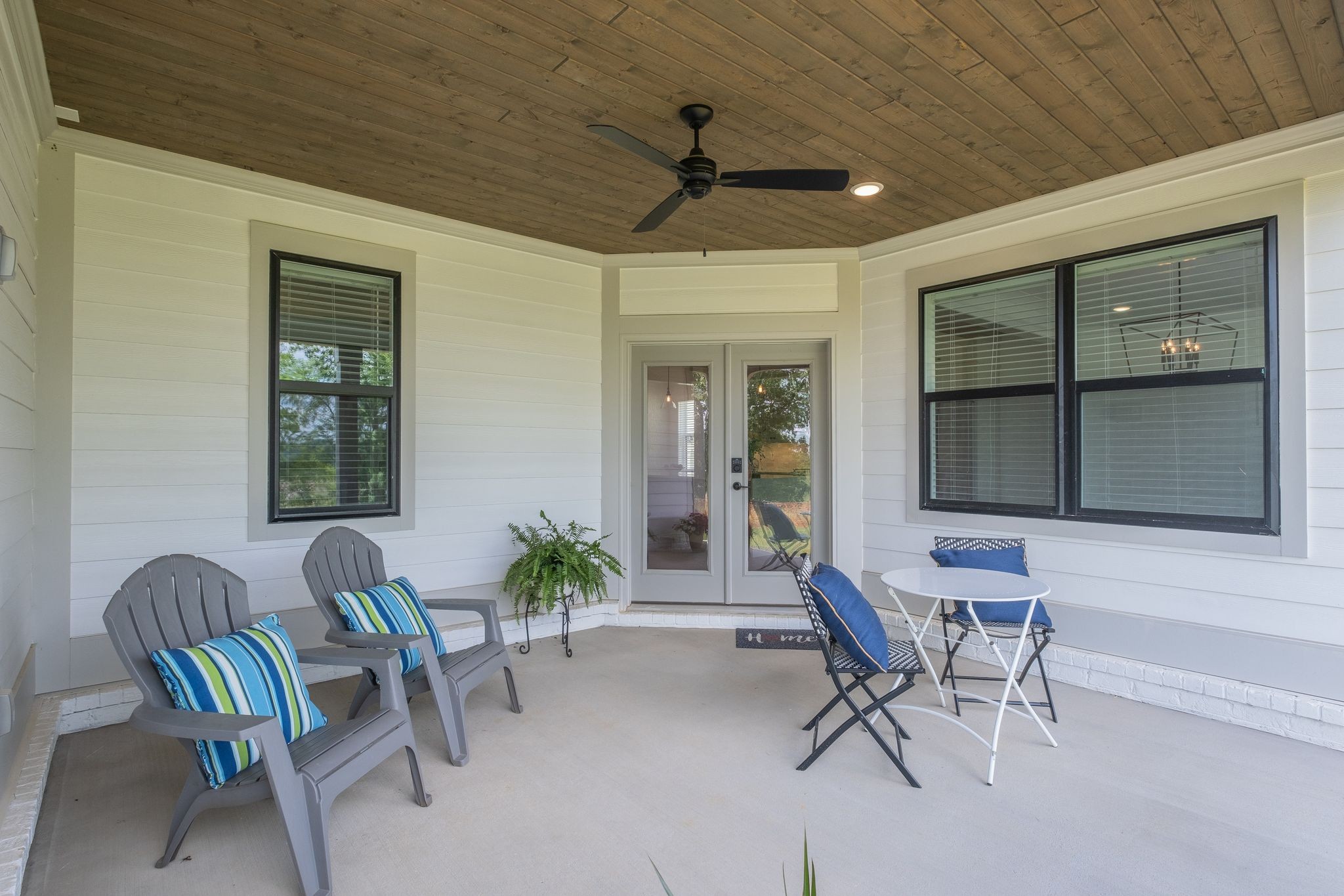 3295 Sassafras Ln