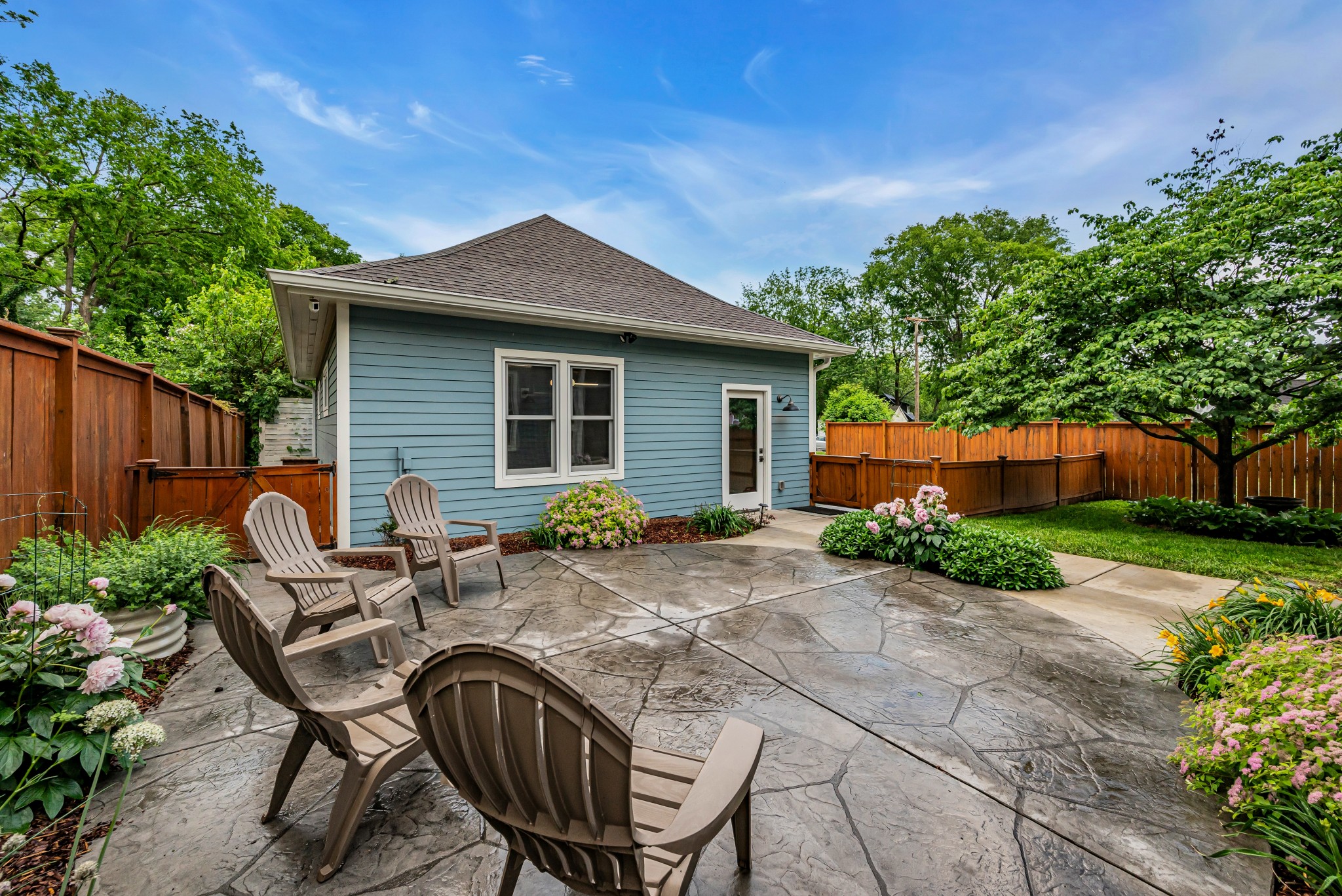 302 Chapel Ave