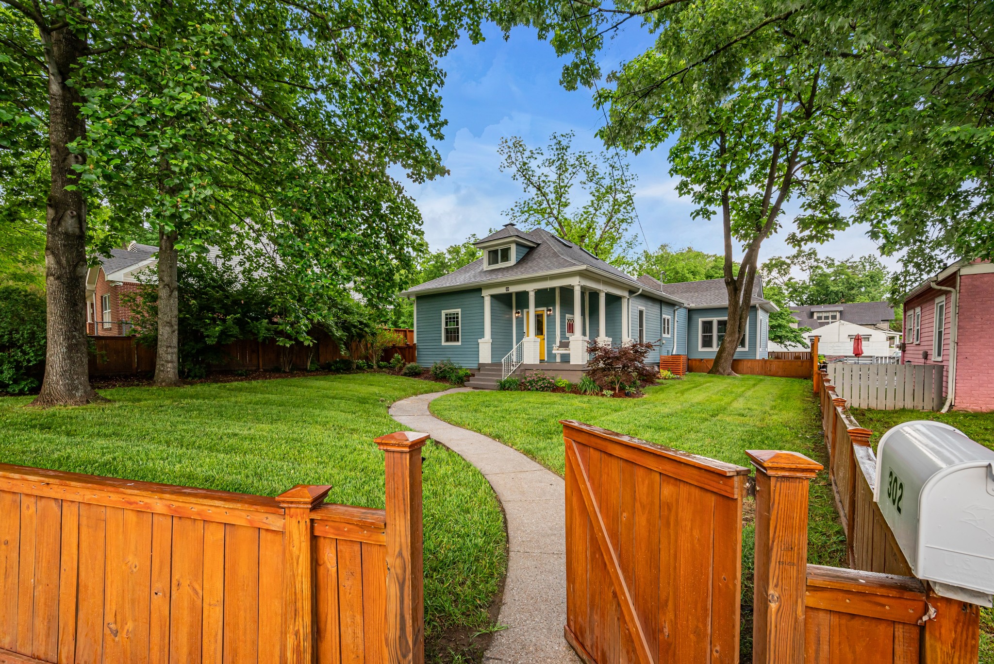 302 Chapel Ave
