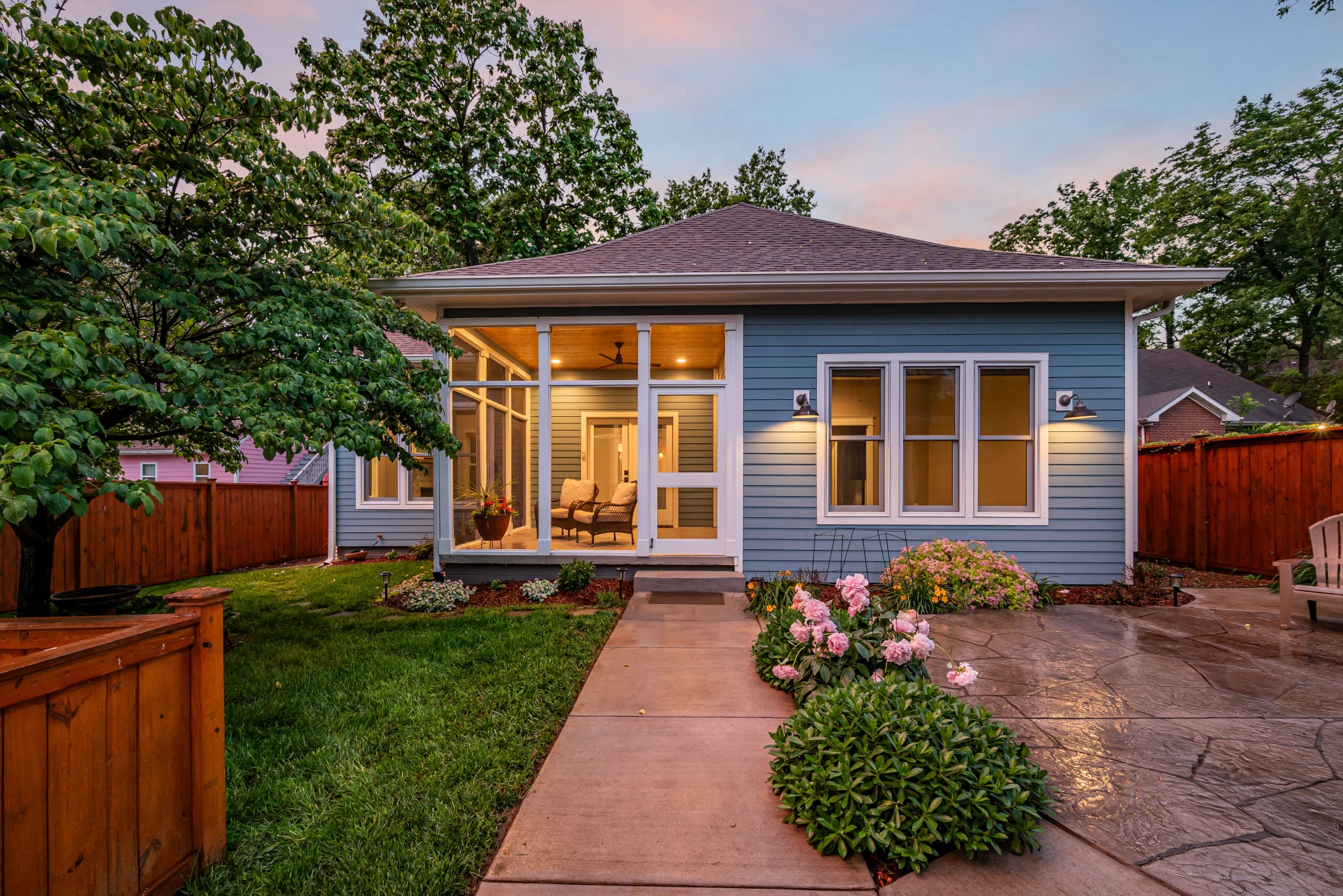 302 Chapel Ave