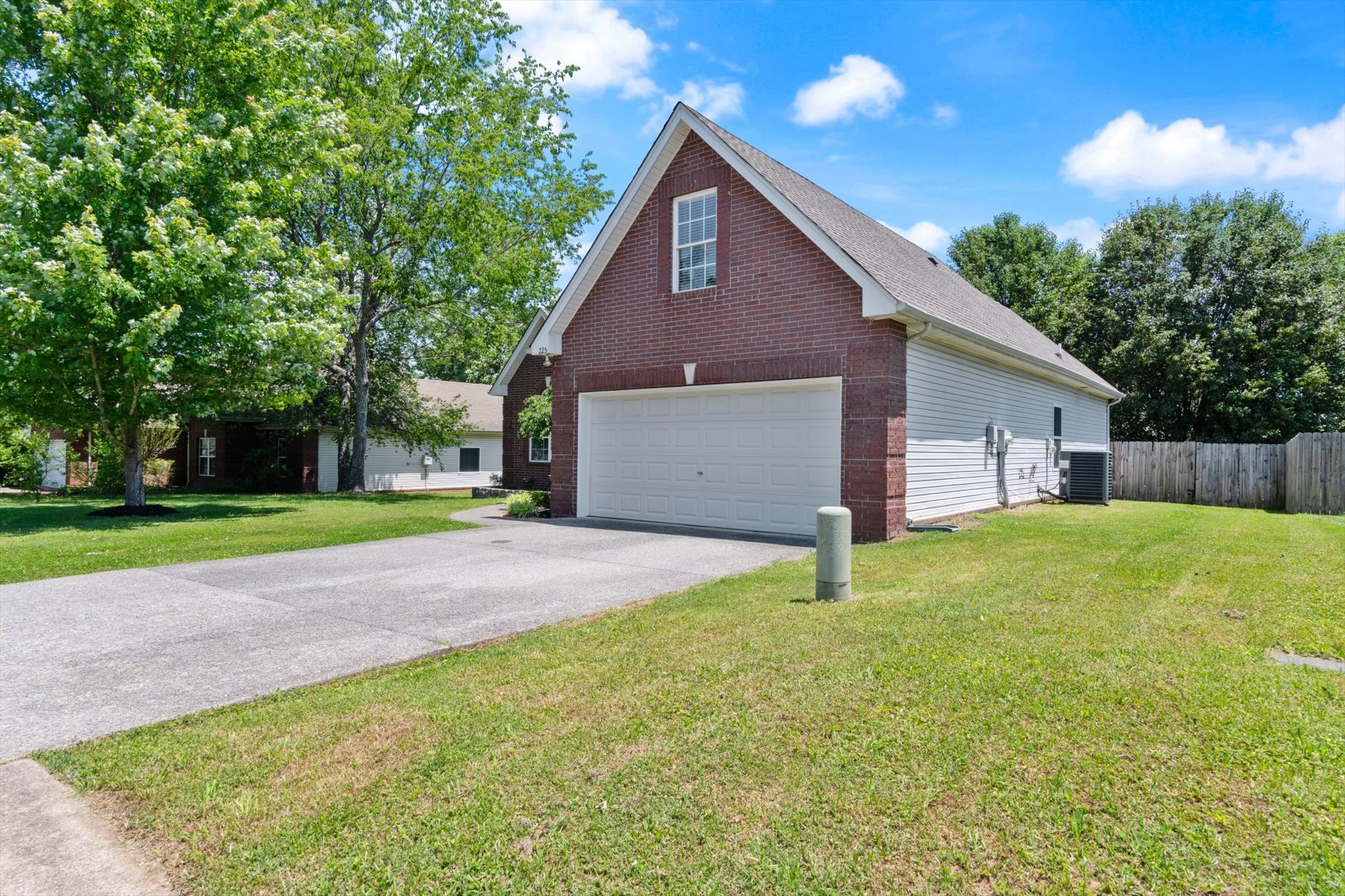 225 Foster Dr