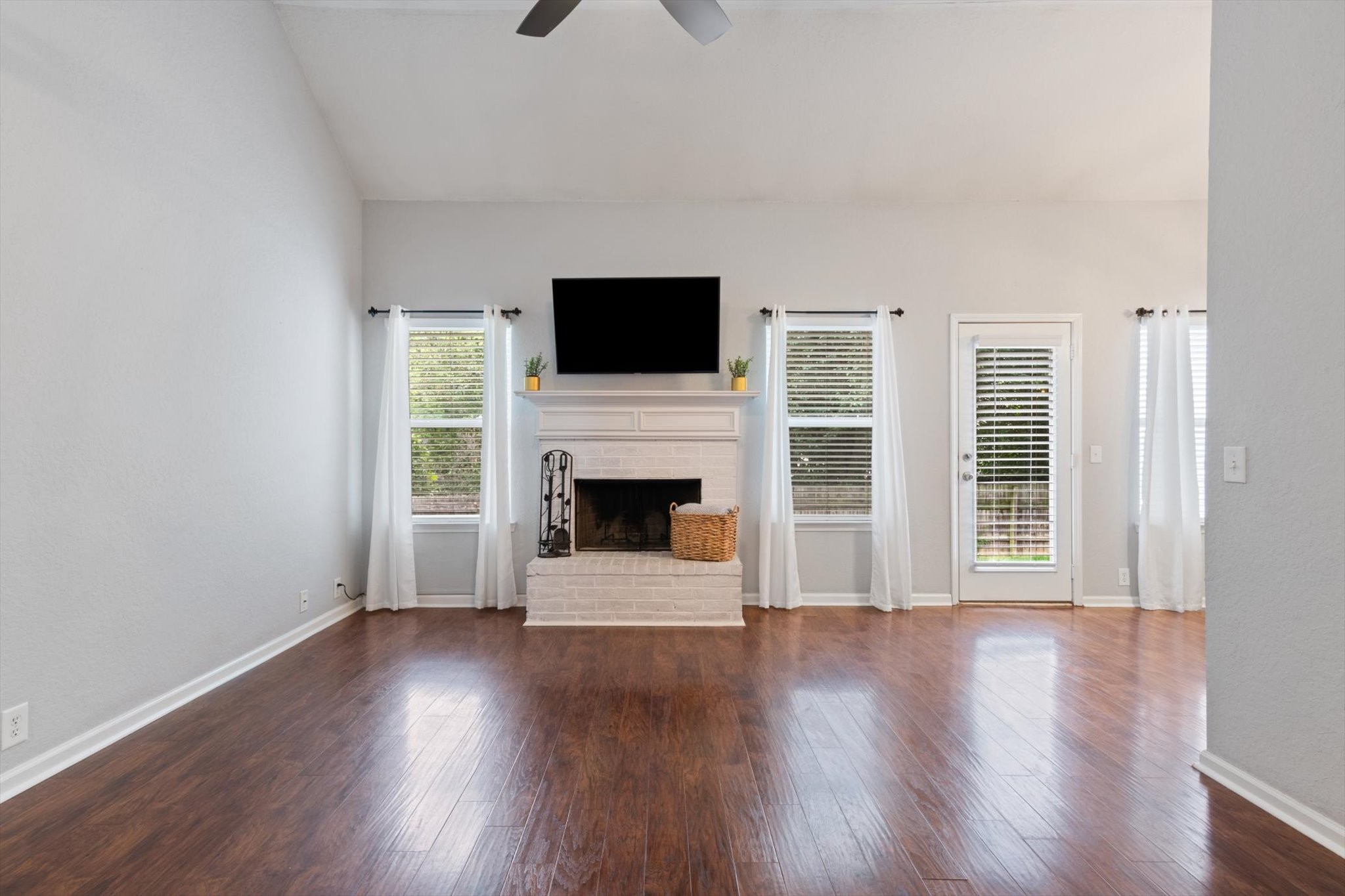 225 Foster Dr