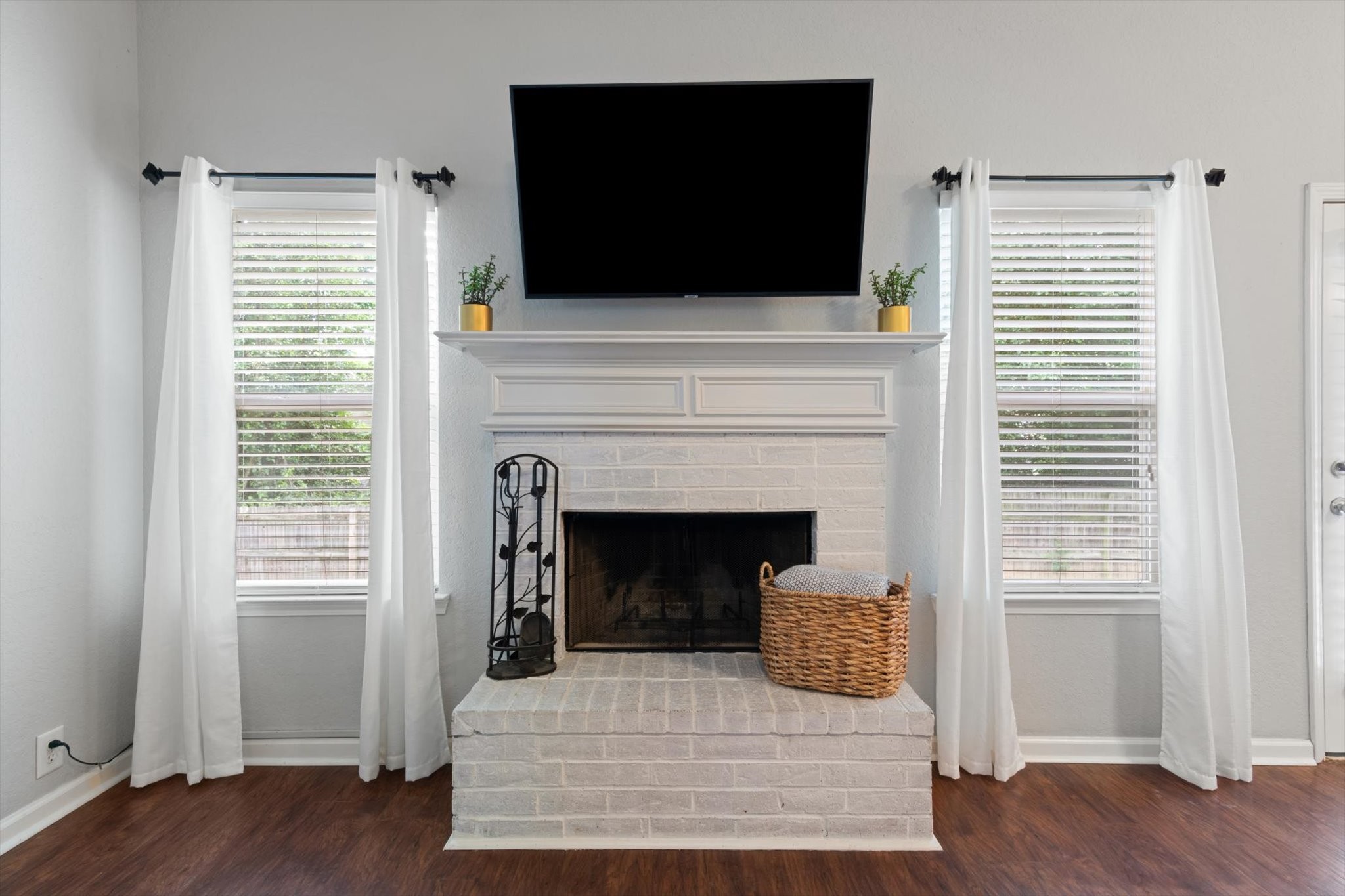 225 Foster Dr