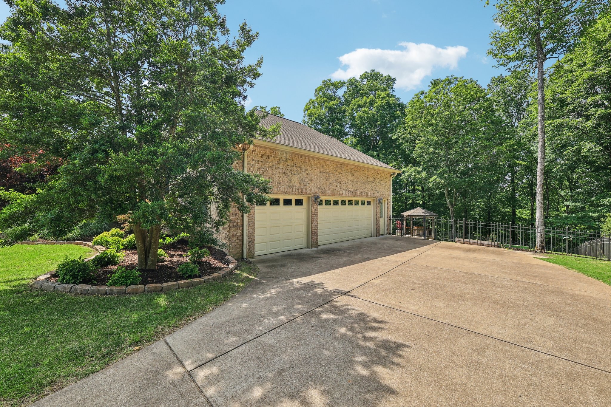 2562 Spears Way