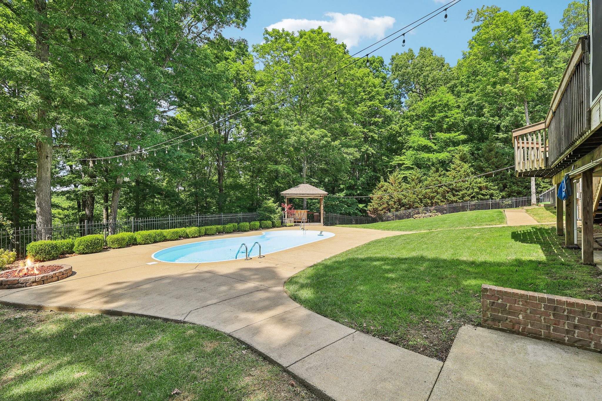 2562 Spears Way