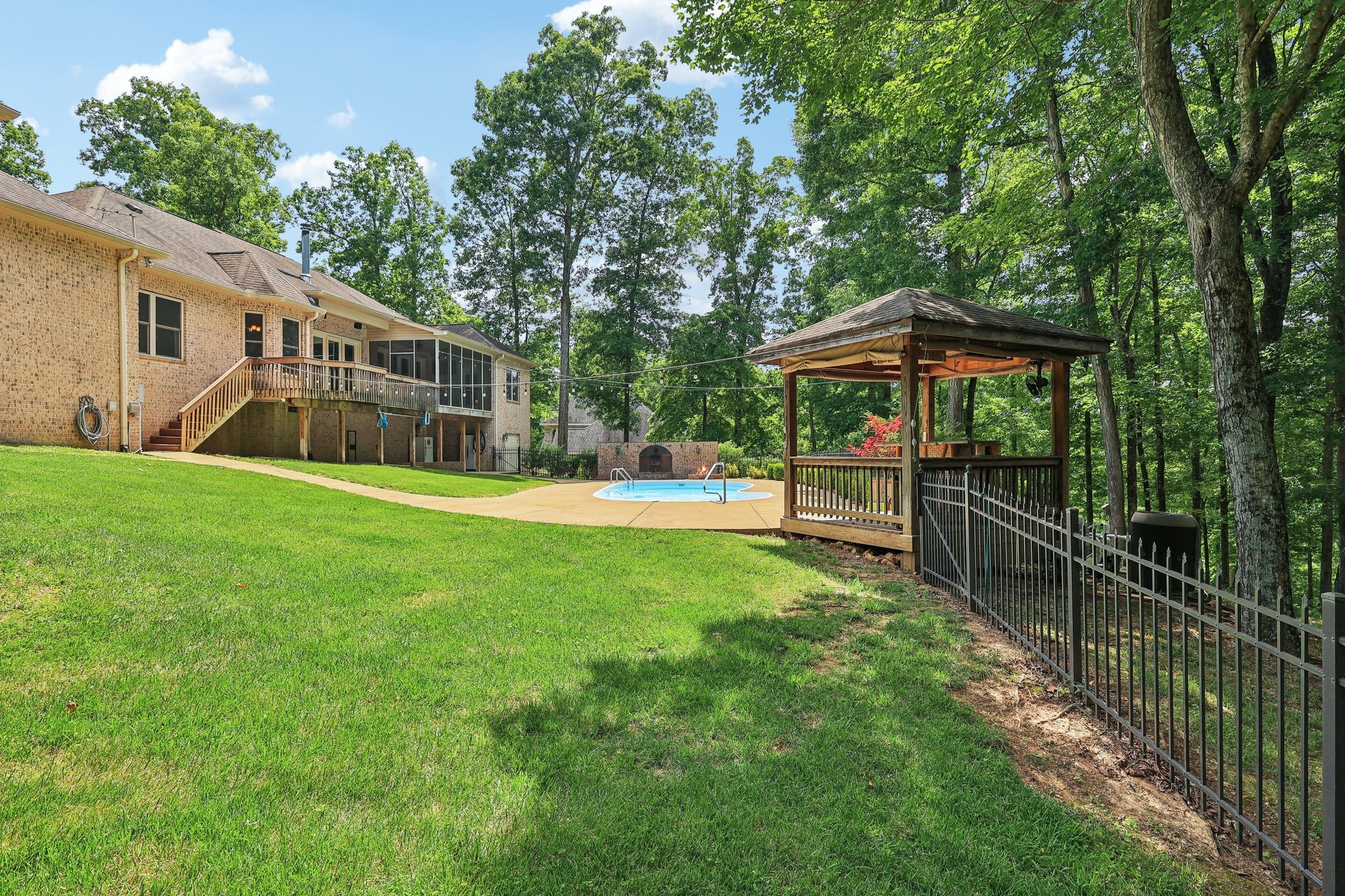 2562 Spears Way