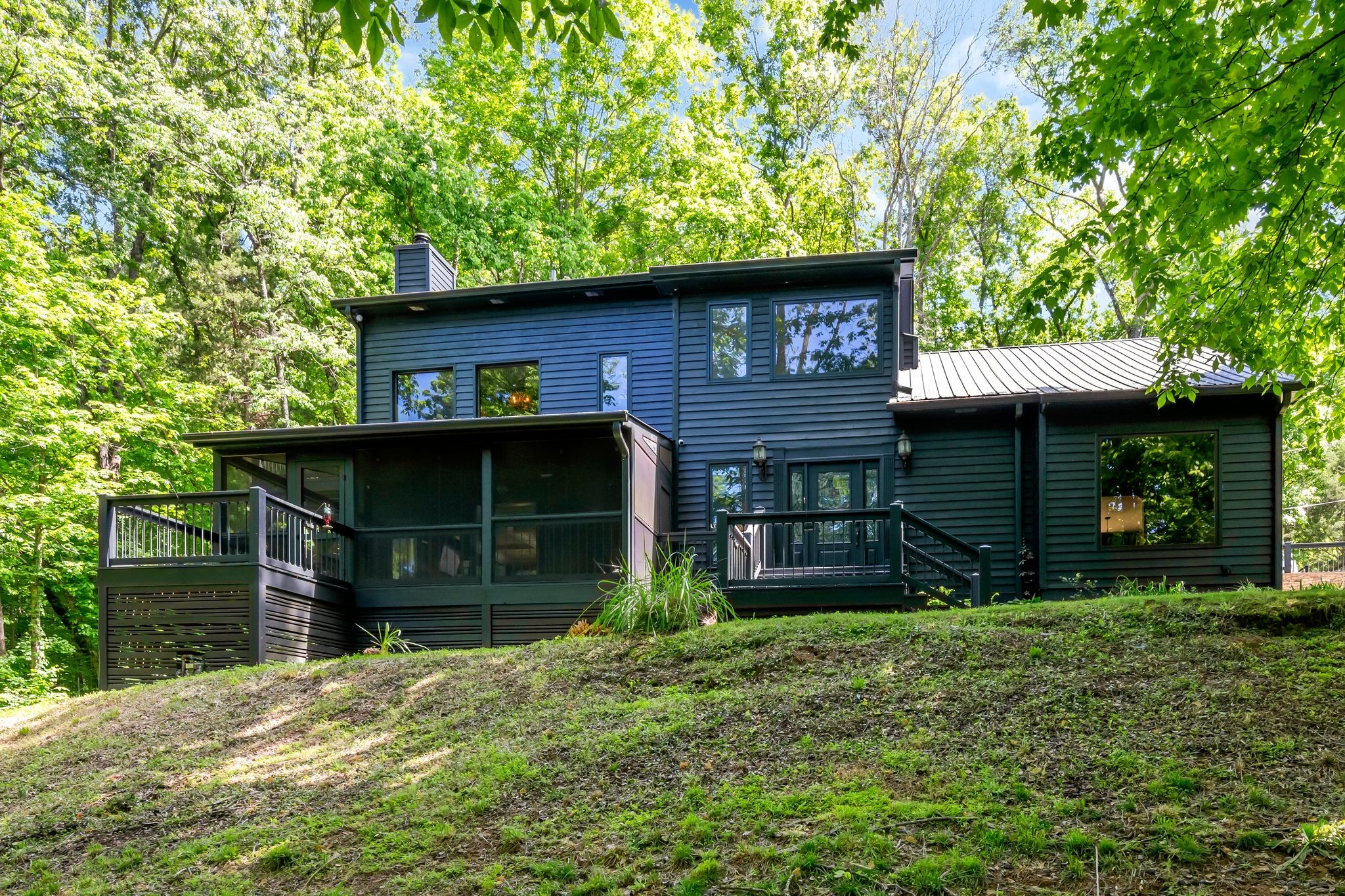 5546 Riverview Dr