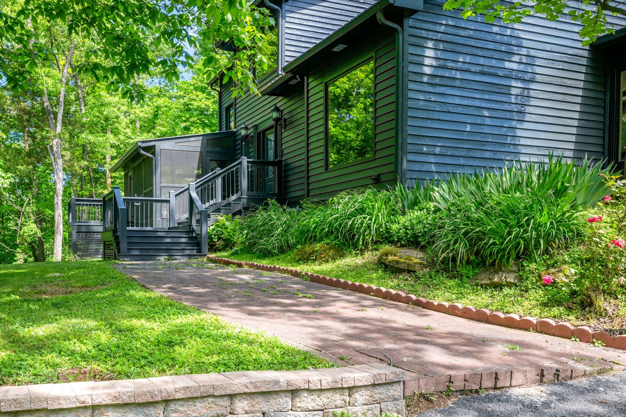 5546 Riverview Dr