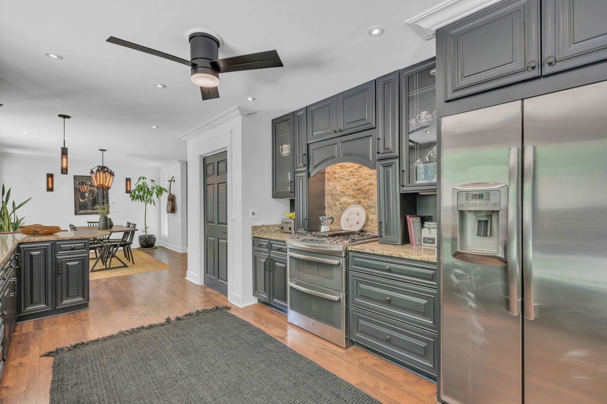 5546 Riverview Dr
