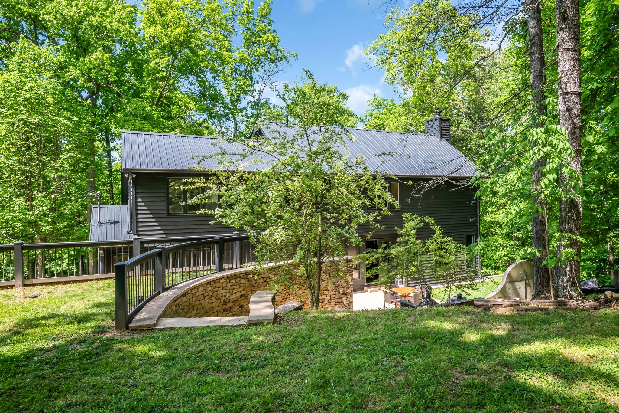 5546 Riverview Dr