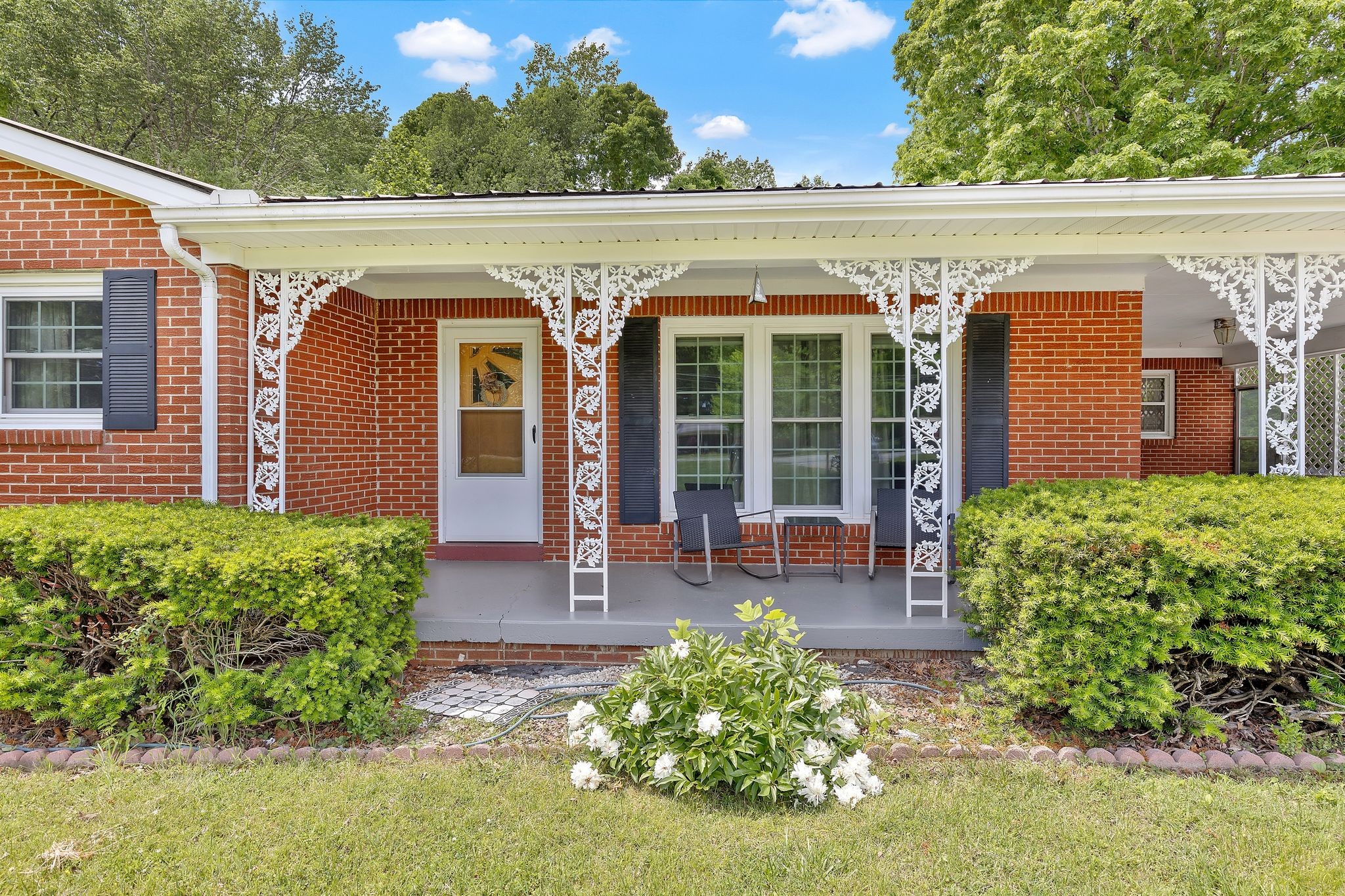 1493 Highway 100