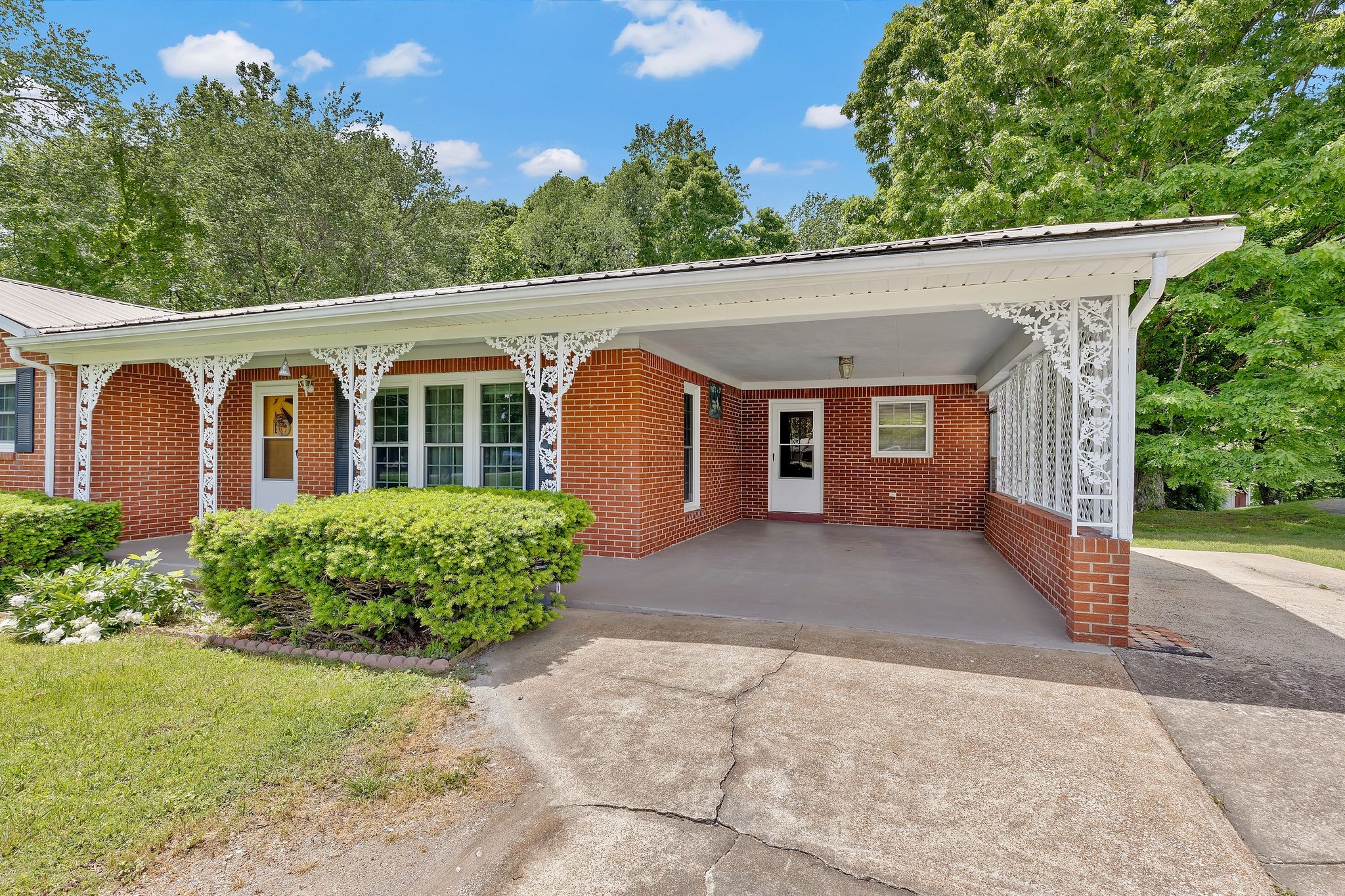 1493 Highway 100