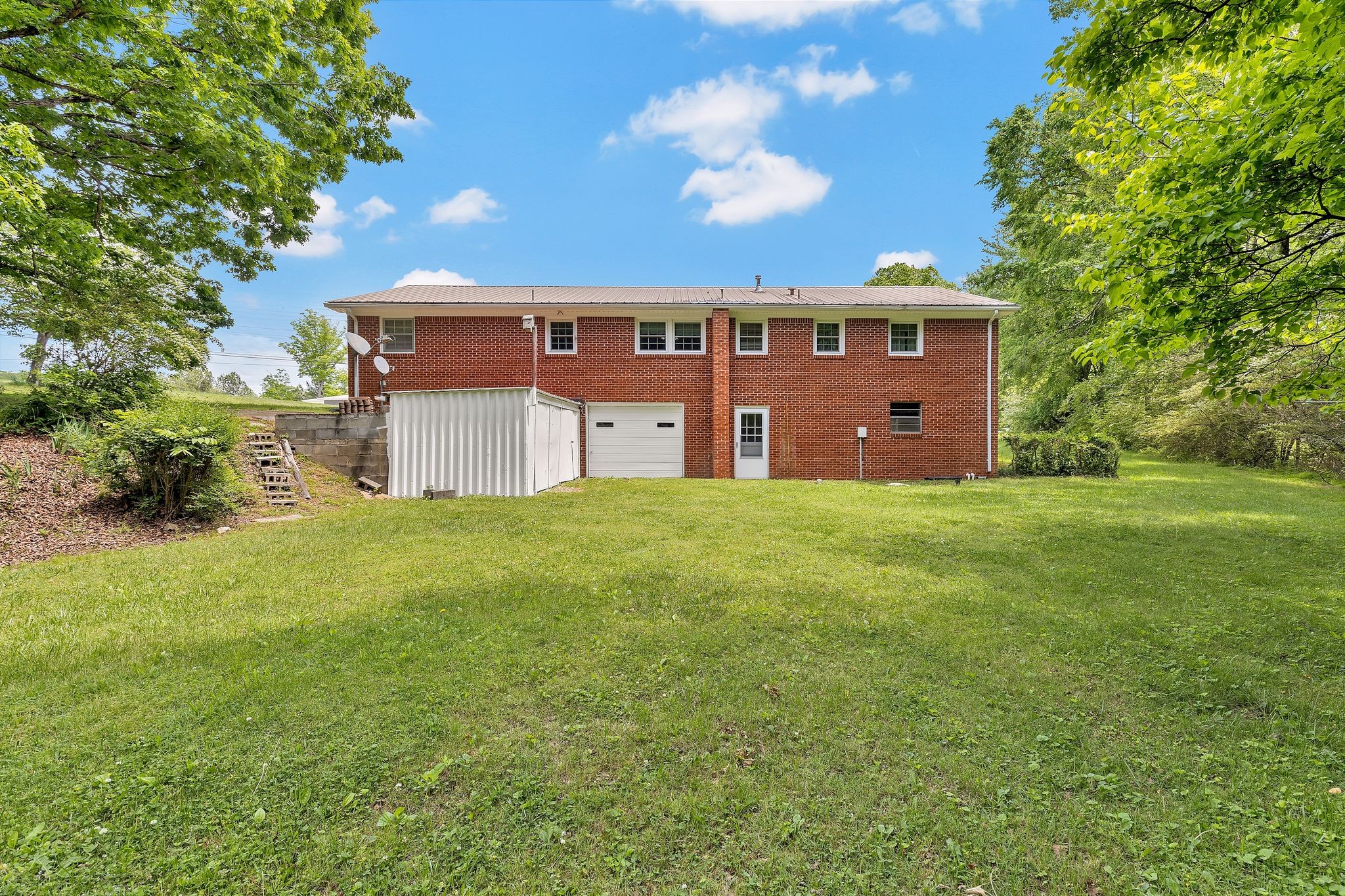 1493 Highway 100