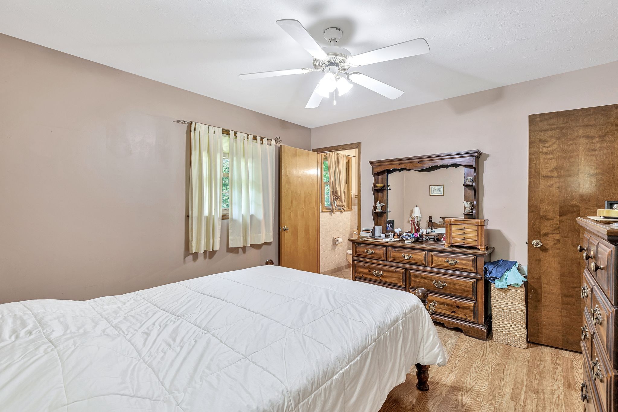1493 Highway 100