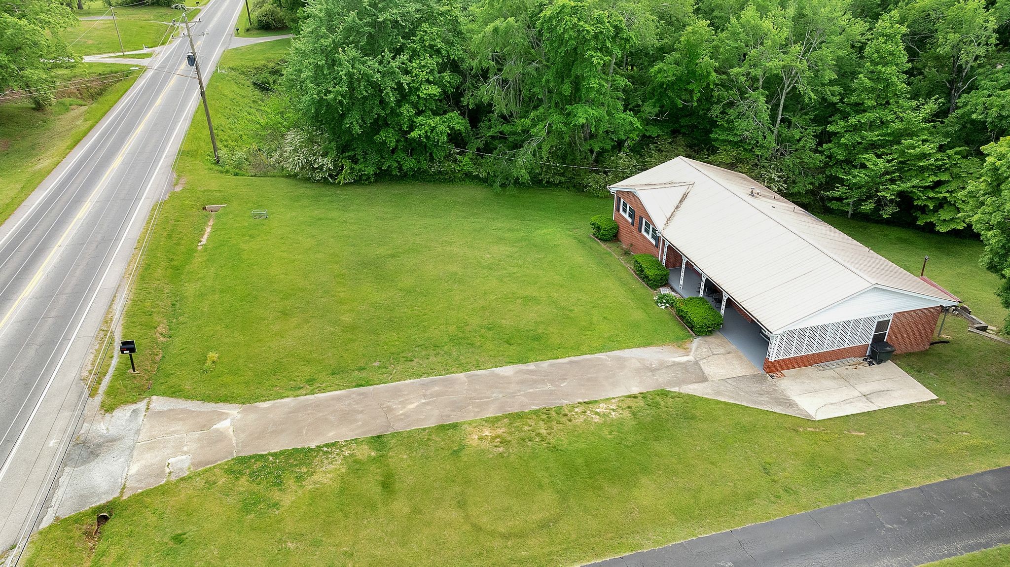 1493 Highway 100