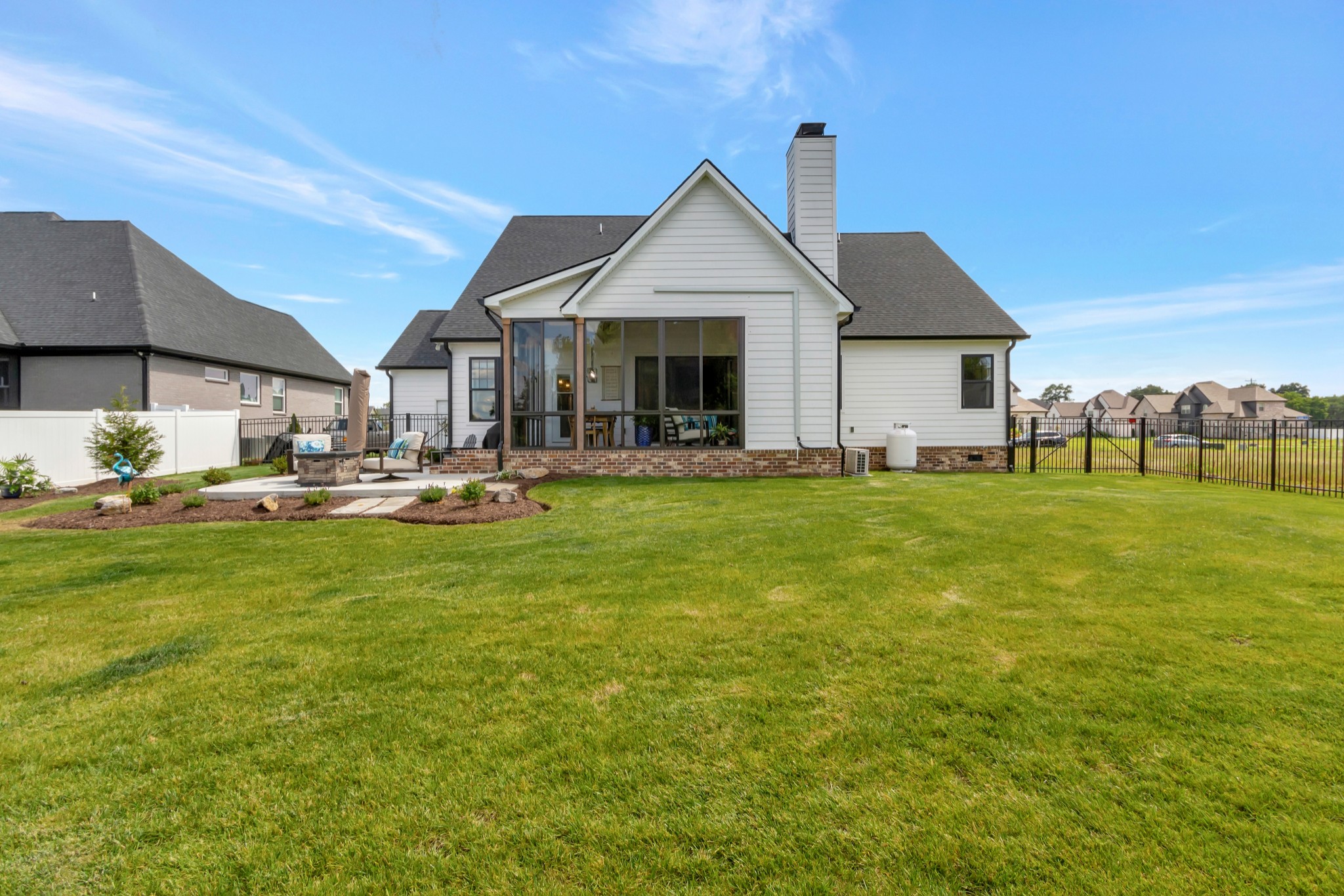3806 Carriage Dr