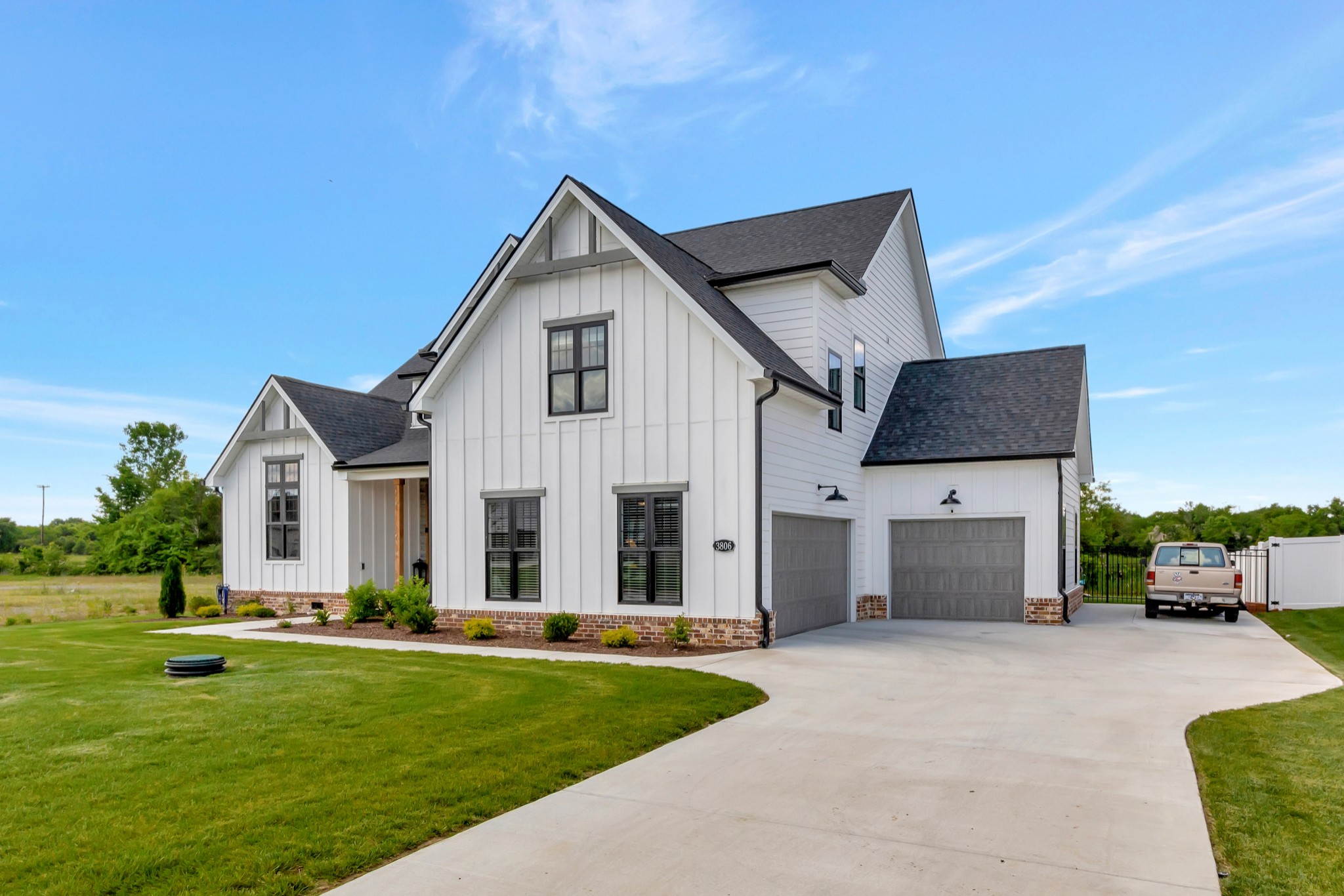 3806 Carriage Dr