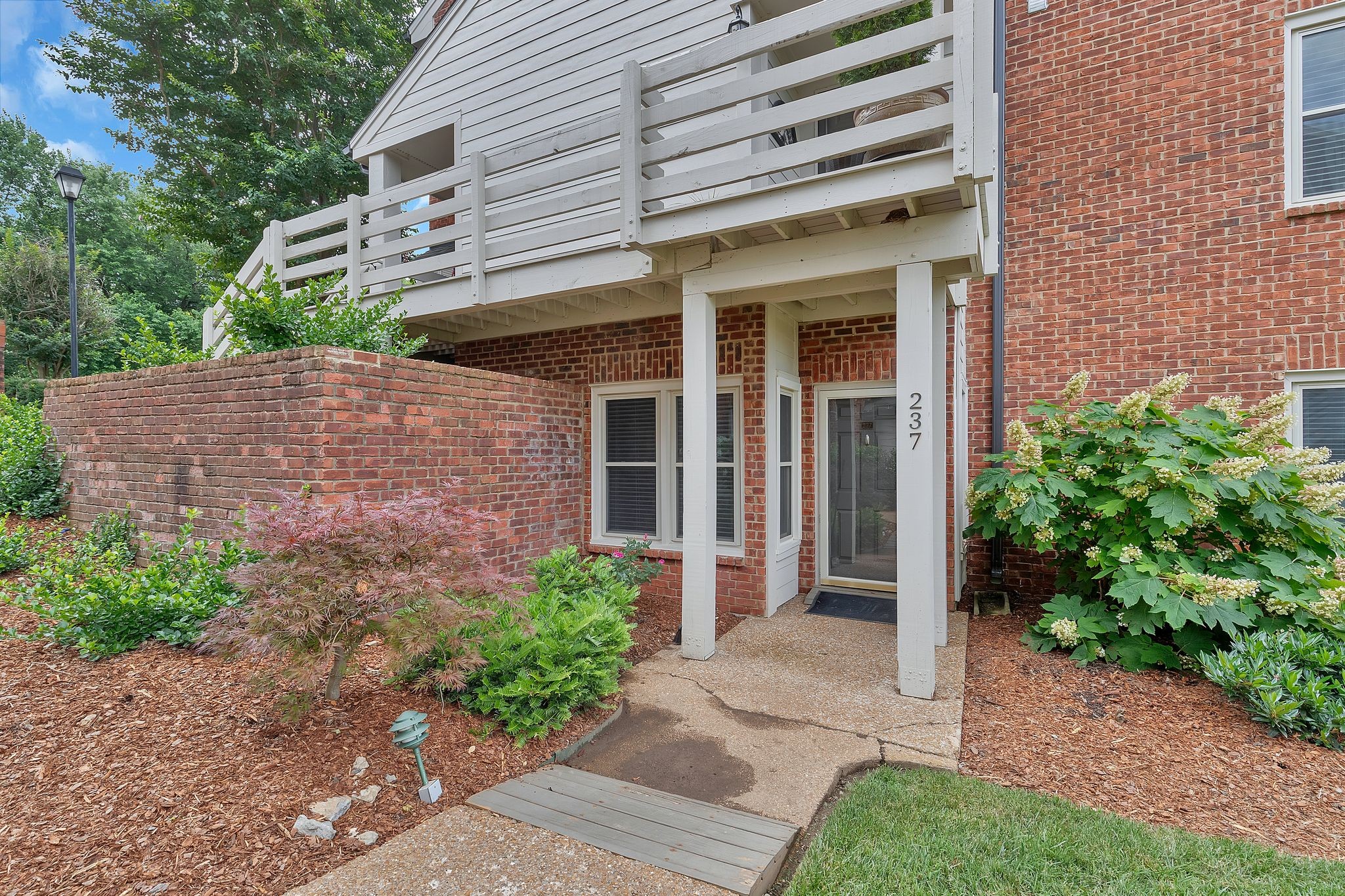 237 Boxmere Pl