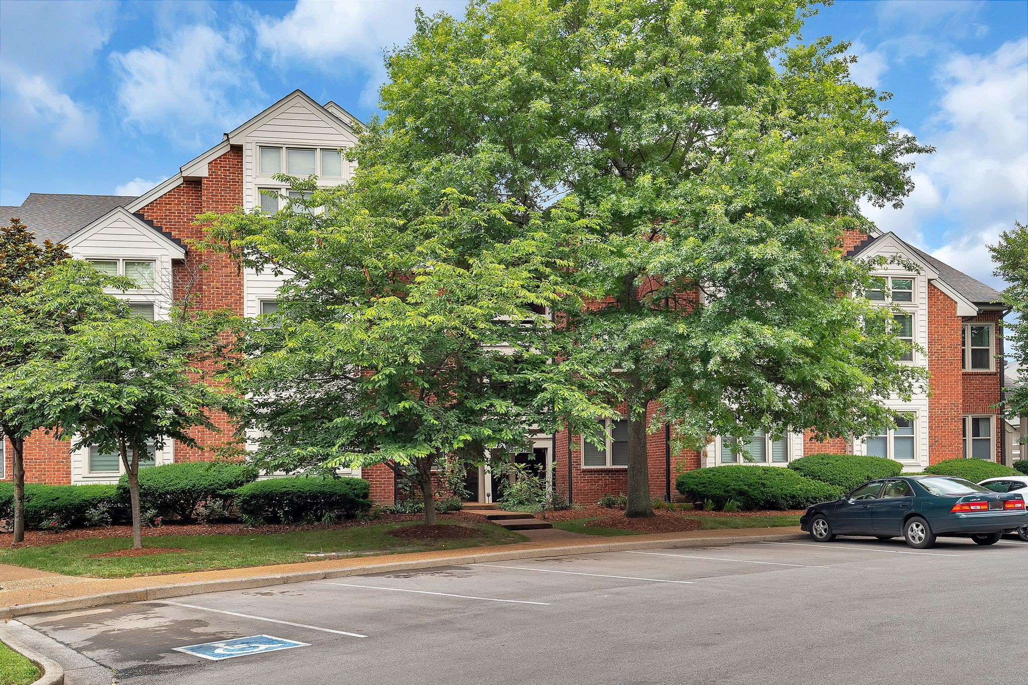 237 Boxmere Pl
