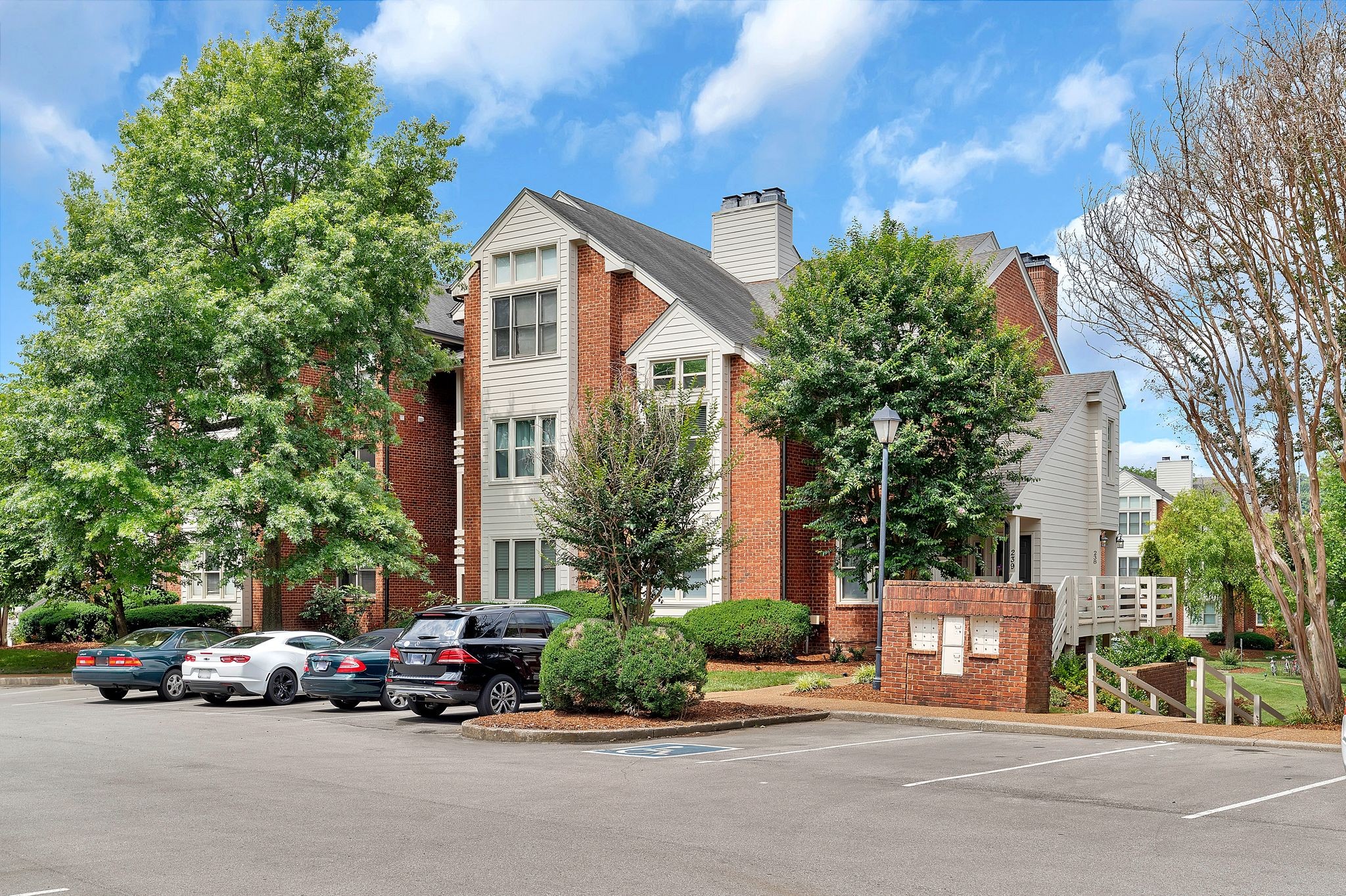 237 Boxmere Pl