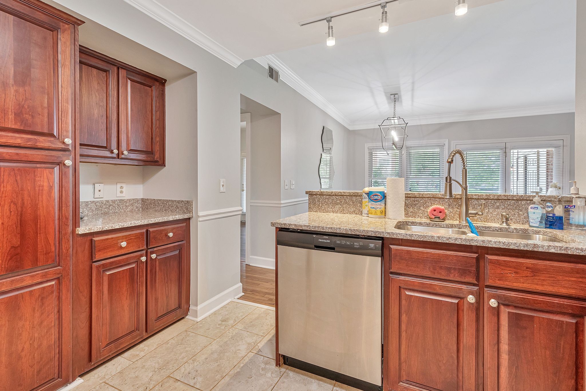 237 Boxmere Pl