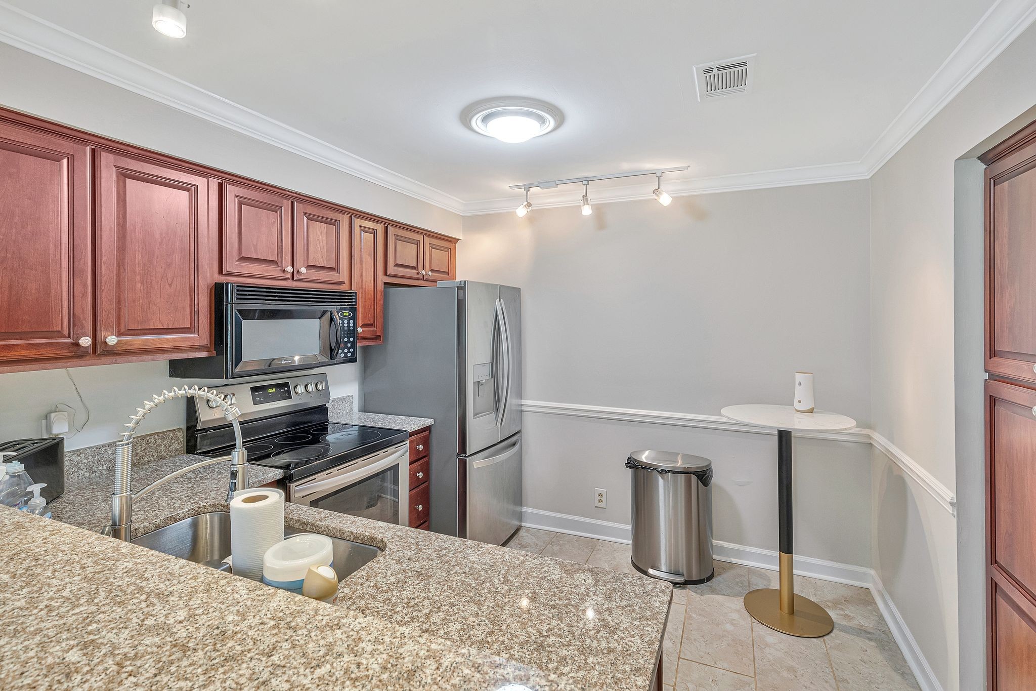 237 Boxmere Pl