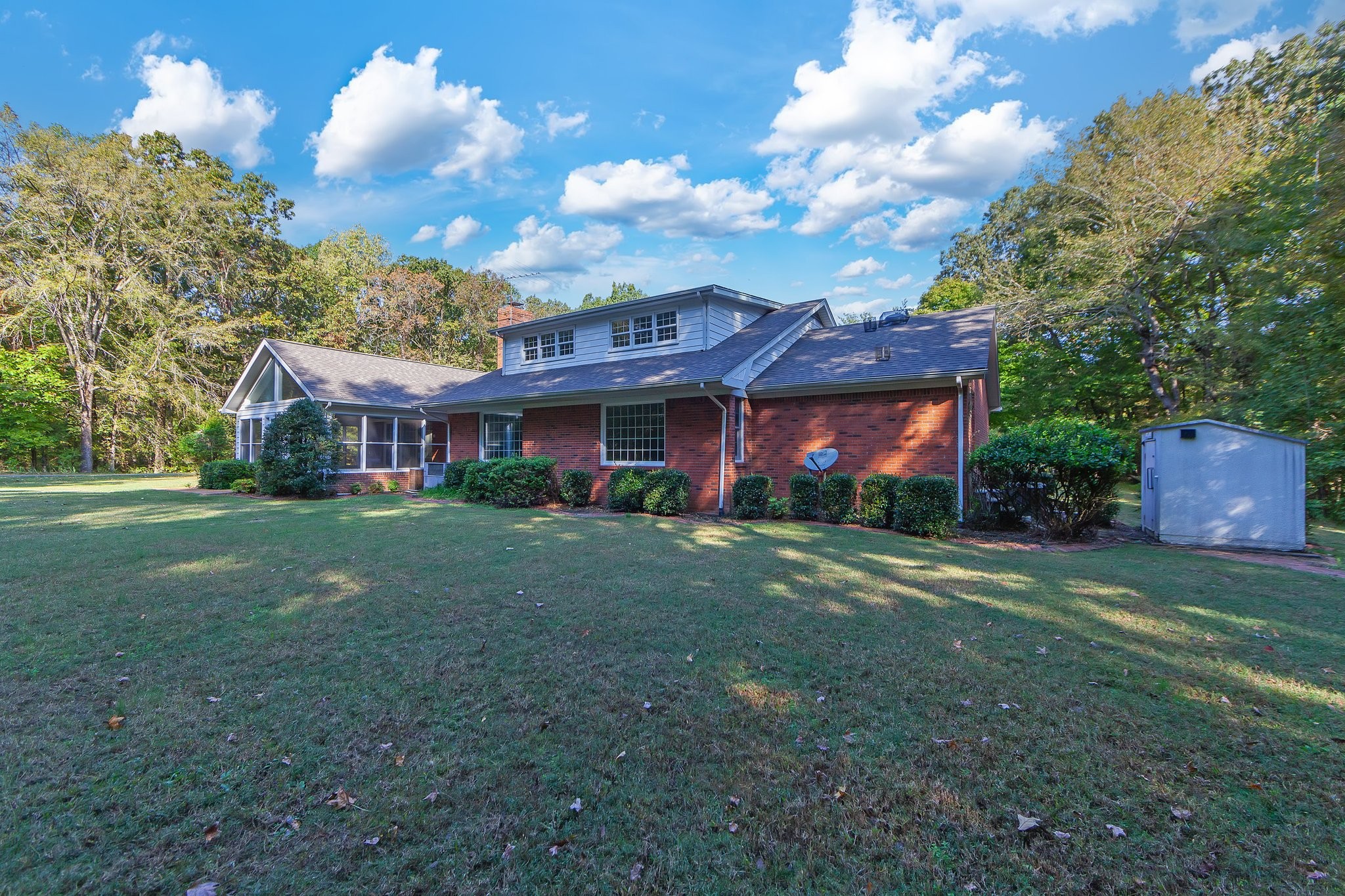 825 Barham Ln