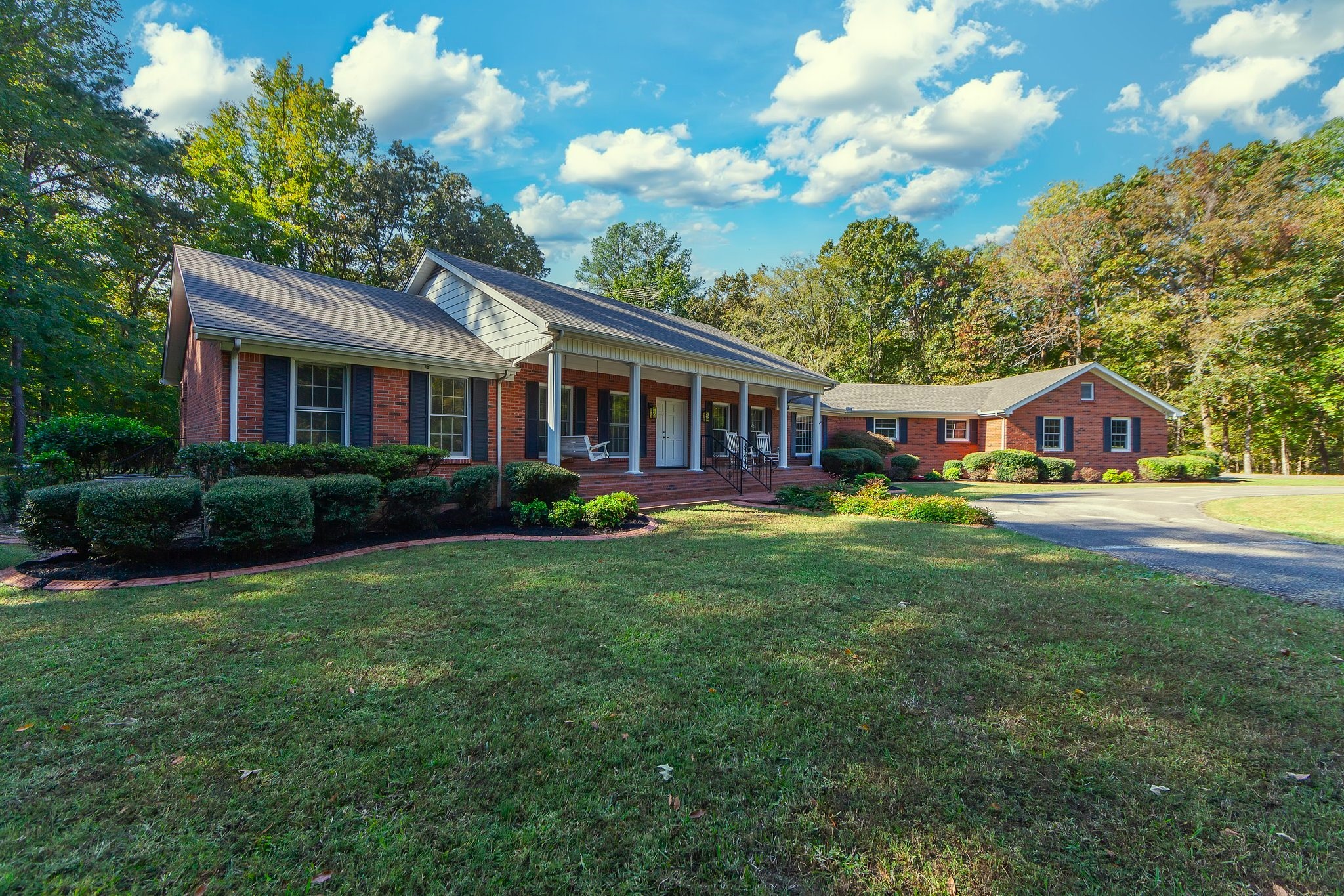 825 Barham Ln