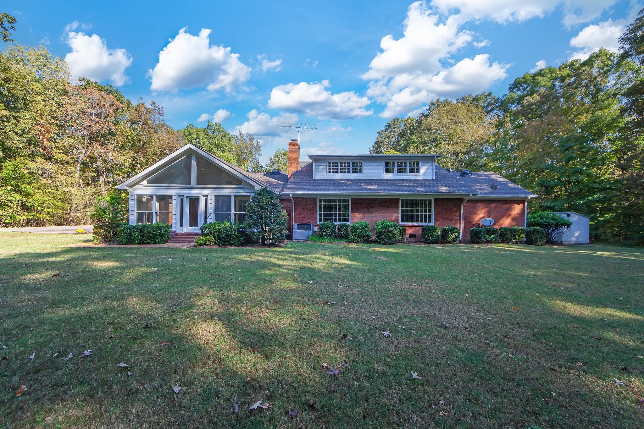 825 Barham Ln