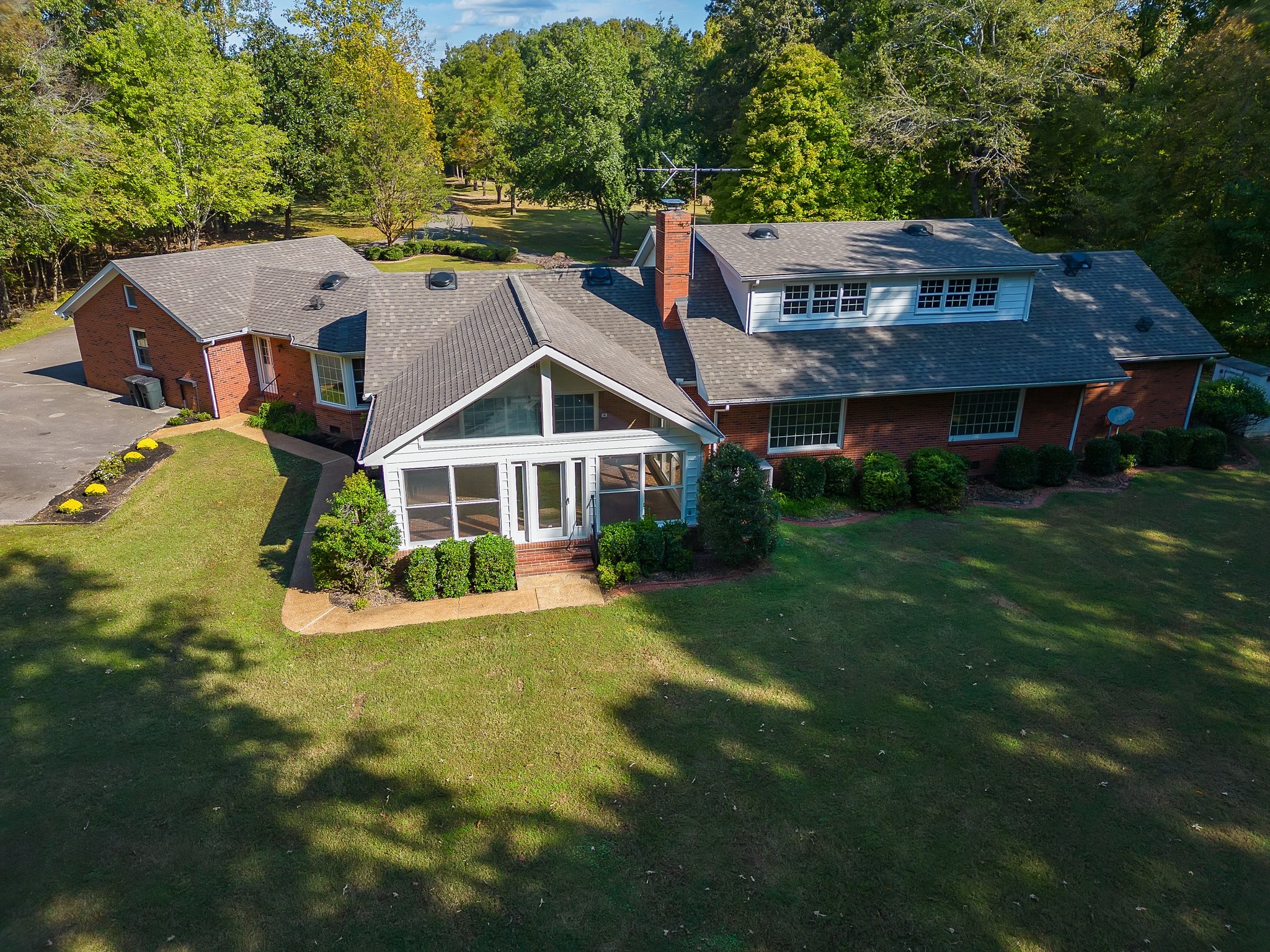 825 Barham Ln