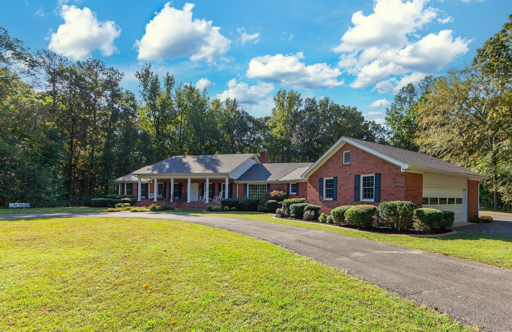 825 Barham Ln