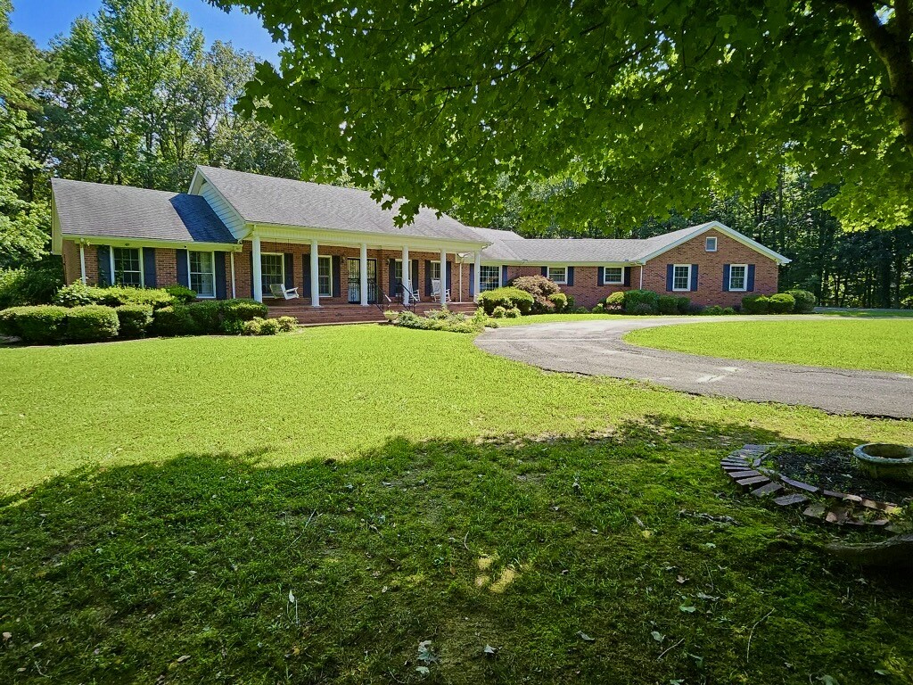 825 Barham Ln